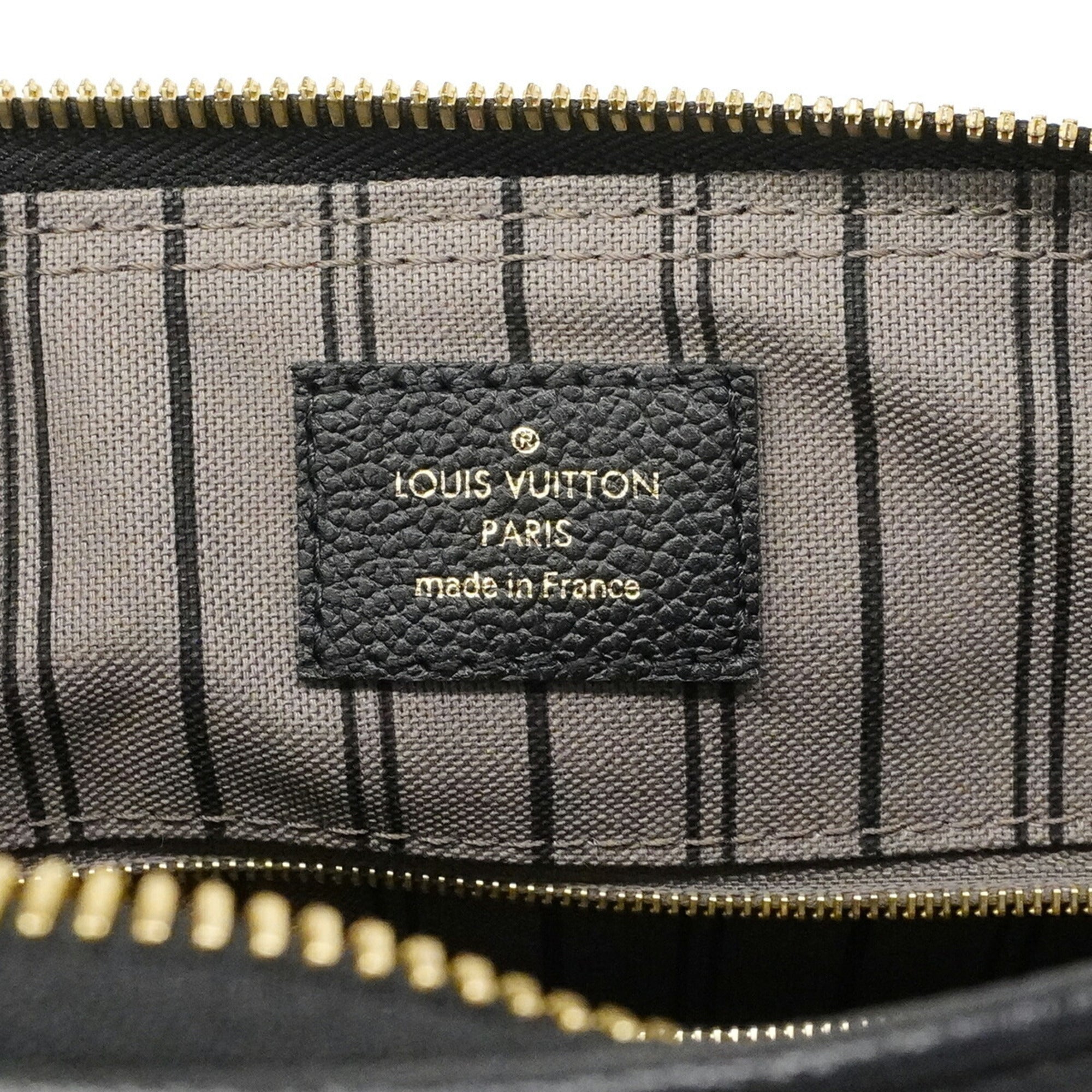 Louis Vuitton Noir Handbag (Pre-Owned)