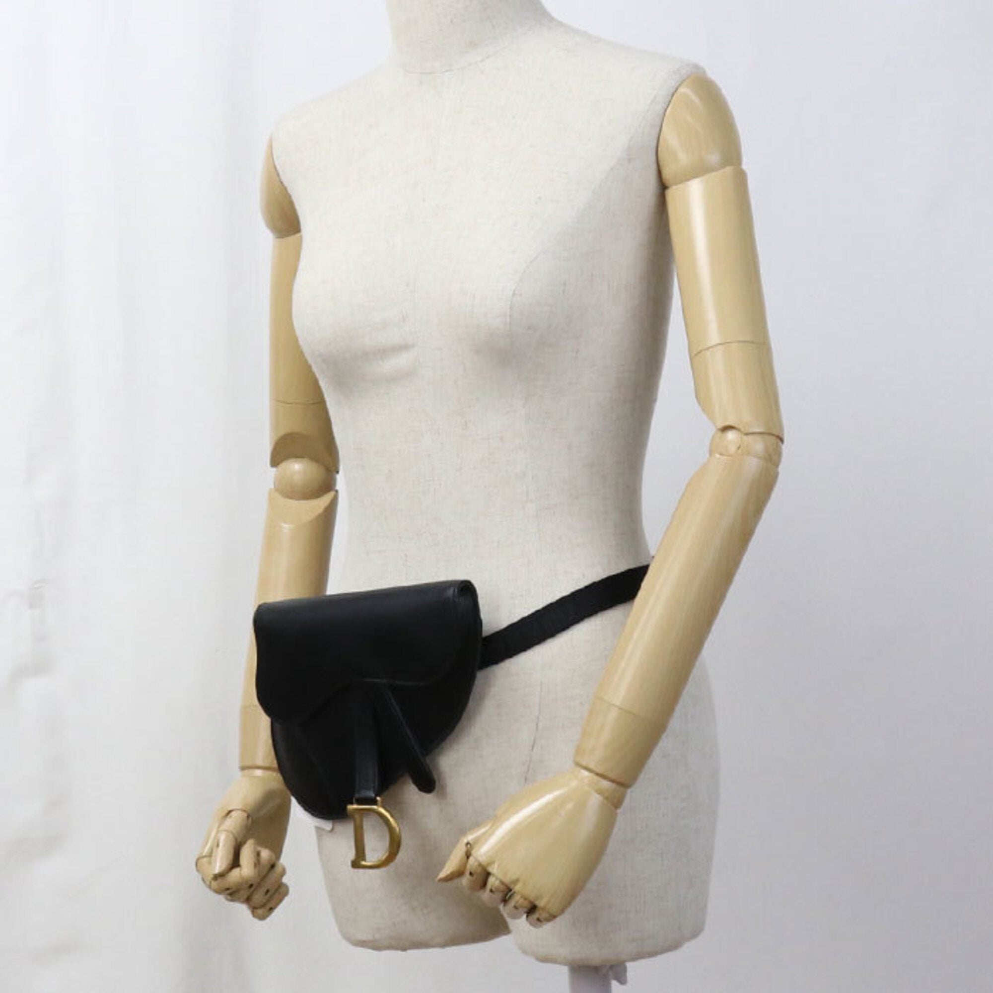 Christian Dior Black Leather Sling Bag (Pre-Owned)