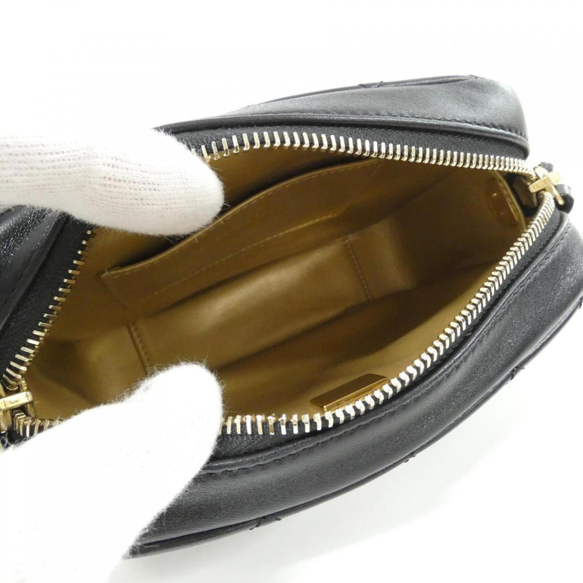 Chanel Black Leather Shoulder Bag (Pre-Owned)