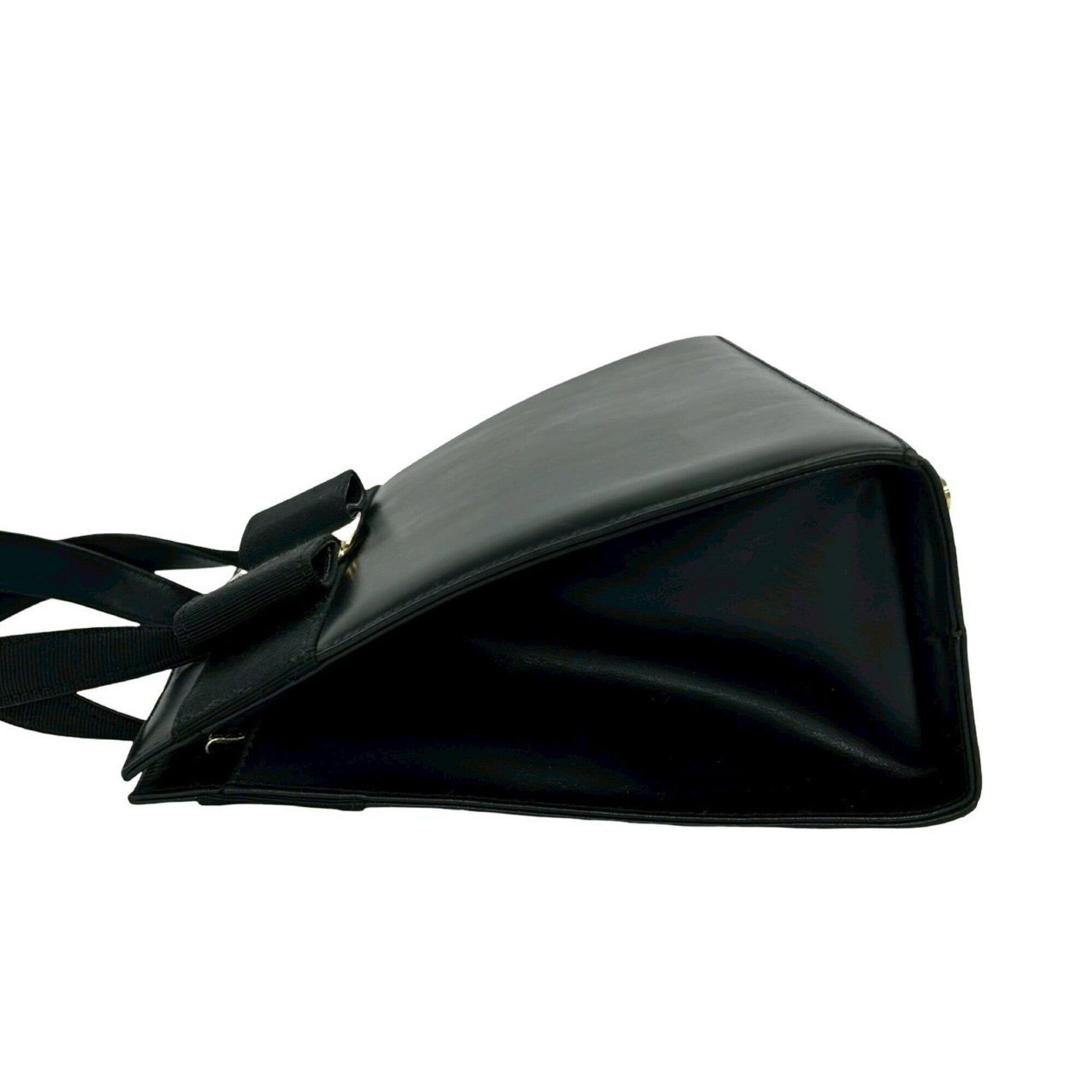 Salvatore Ferragamo Black Leather Shoulder Bag (Pre-Owned)