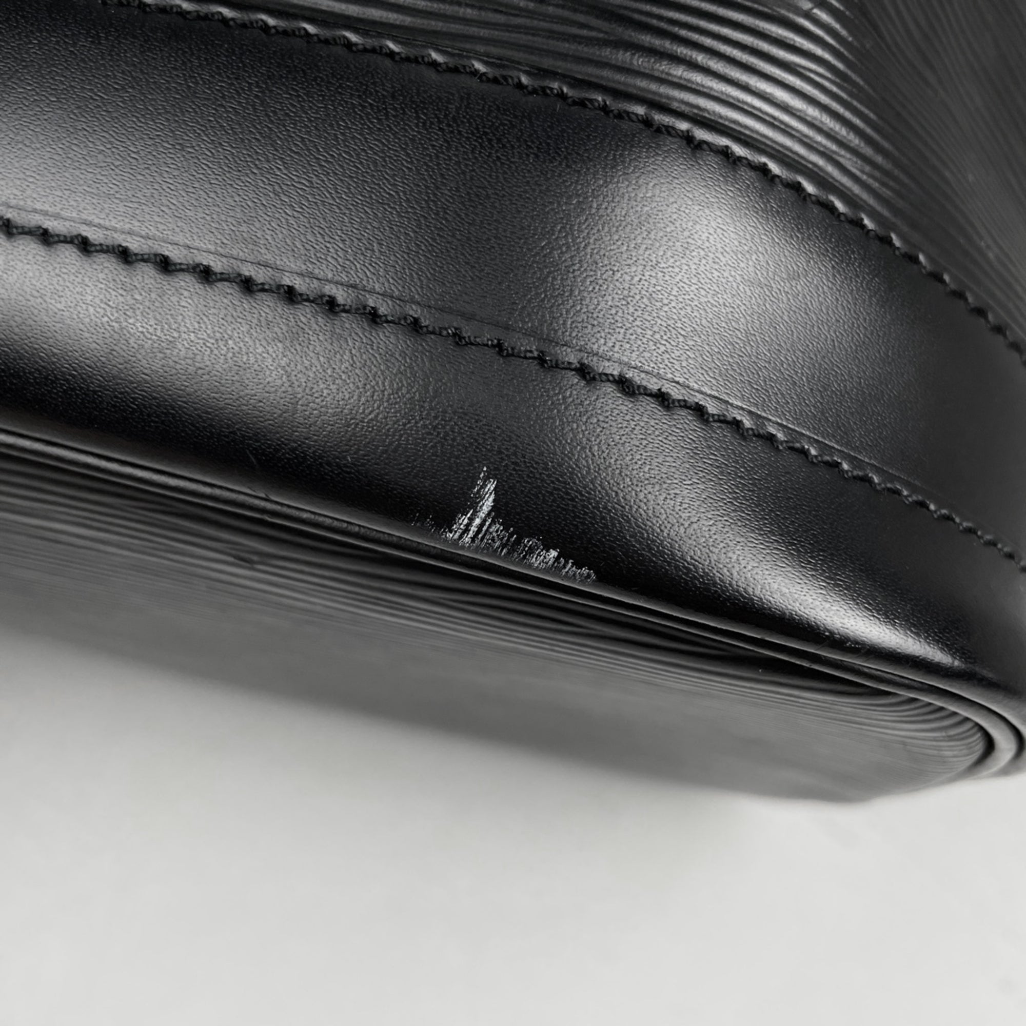 Louis Vuitton Black Noir Epi Leather Shoulder Bag (Pre-Owned)