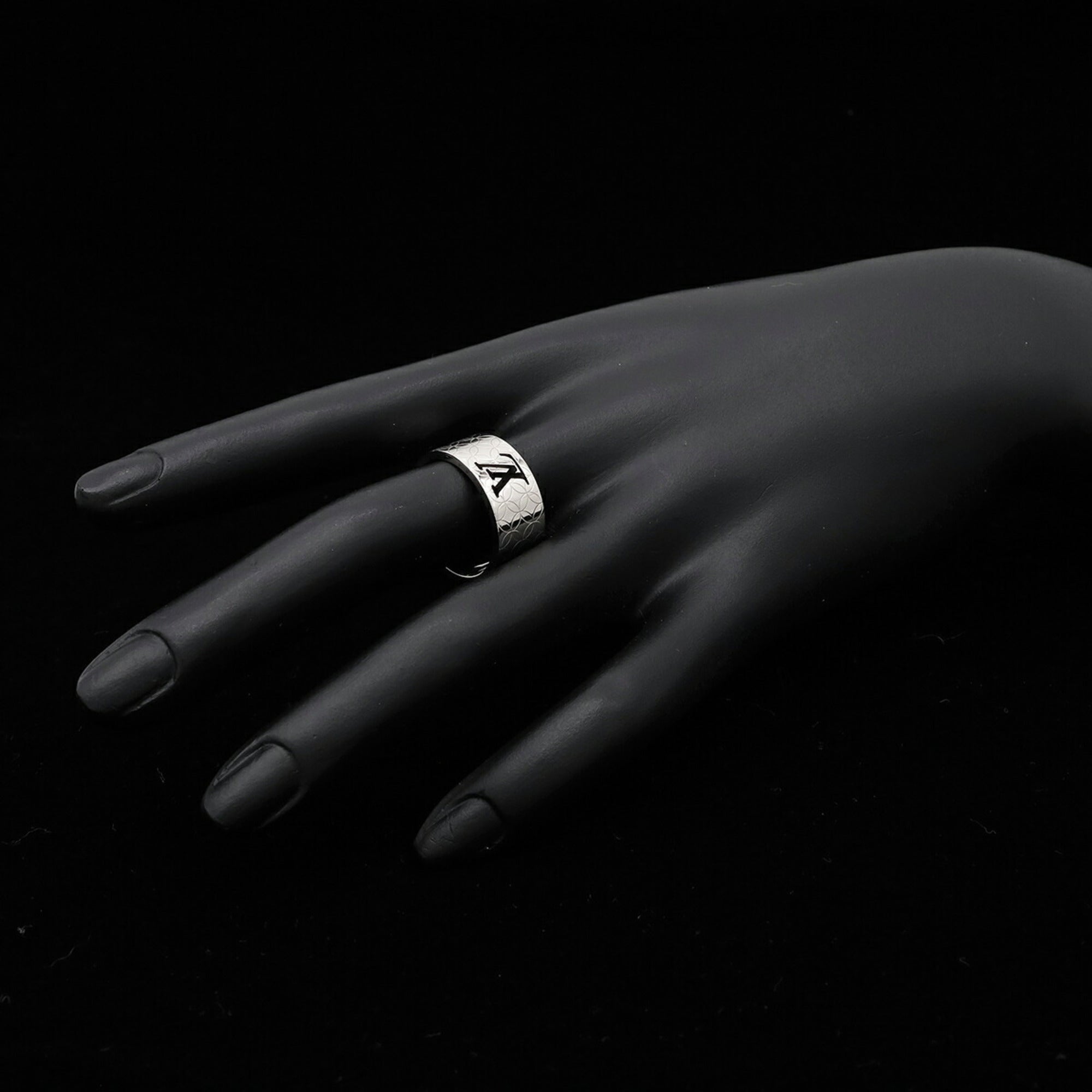 Louis Vuitton Silver Stainless Steel Band Ring (Pre-Owned)
