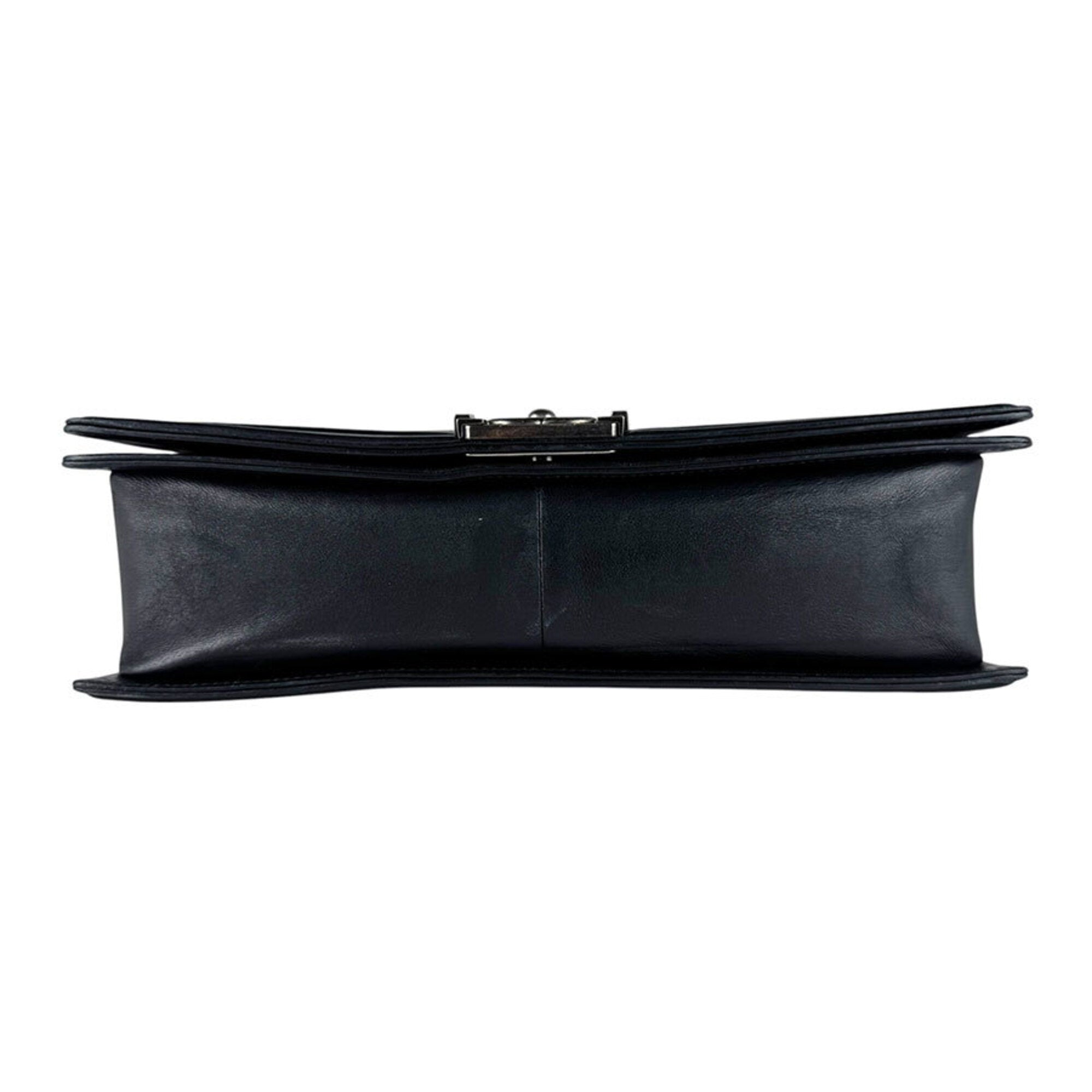 Chanel Black Leather Shoulder Bag (Pre-Owned)