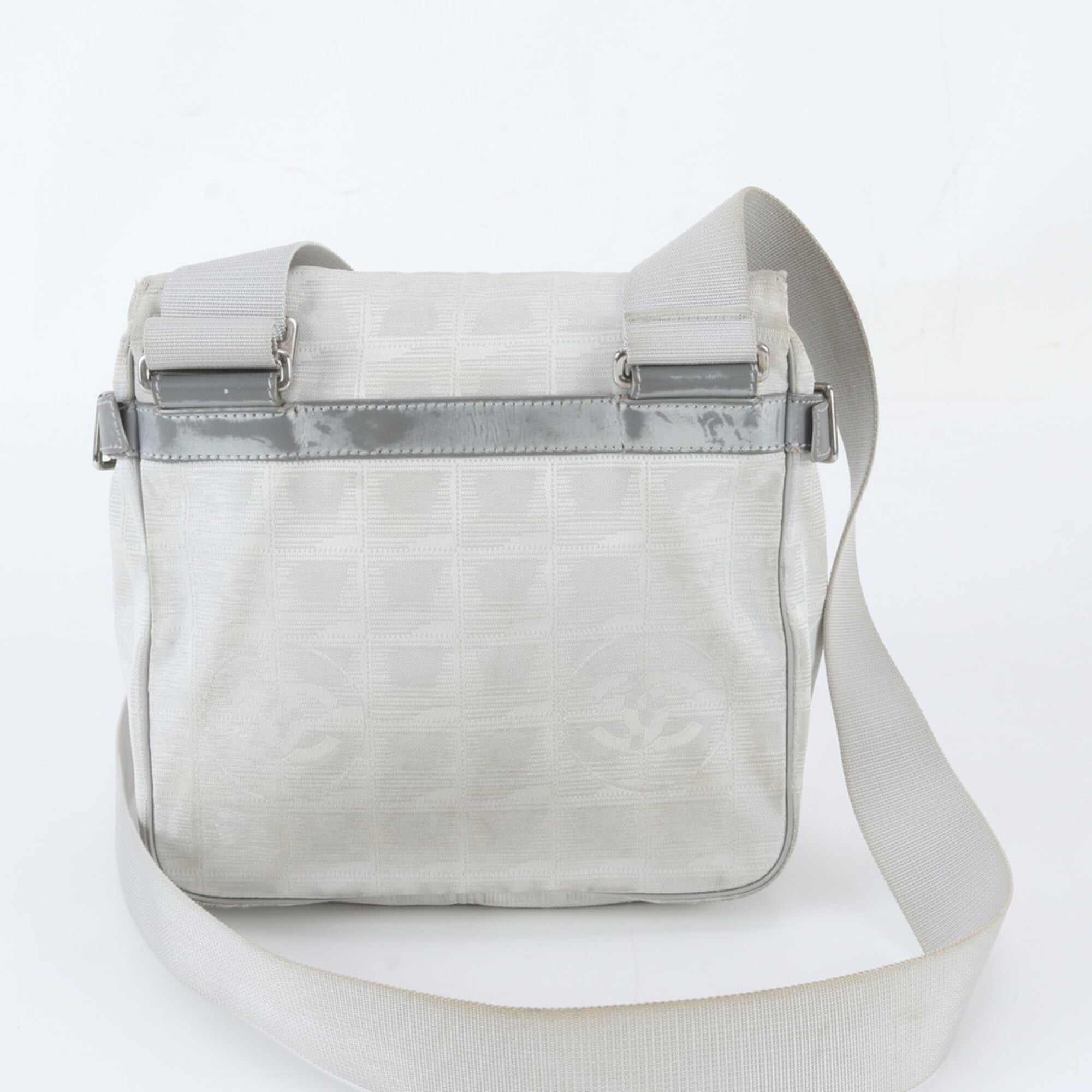 Chanel Gray Leather Nylon Shoulder Bag (Pre-Owned)
