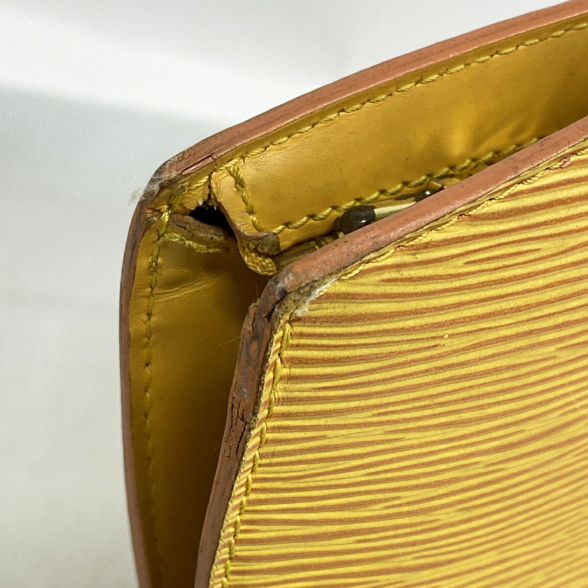 Louis Vuitton Jaune Shoulder Bag (Pre-Owned)