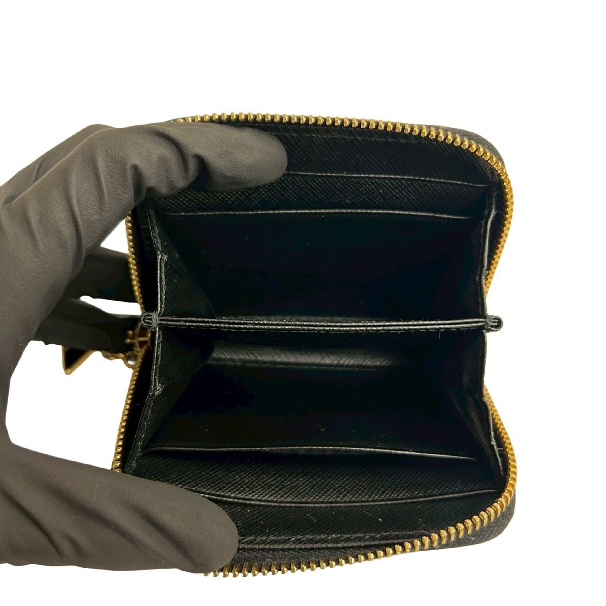 Prada Black Leather Coin Purse/Coin Case (Pre-Owned)