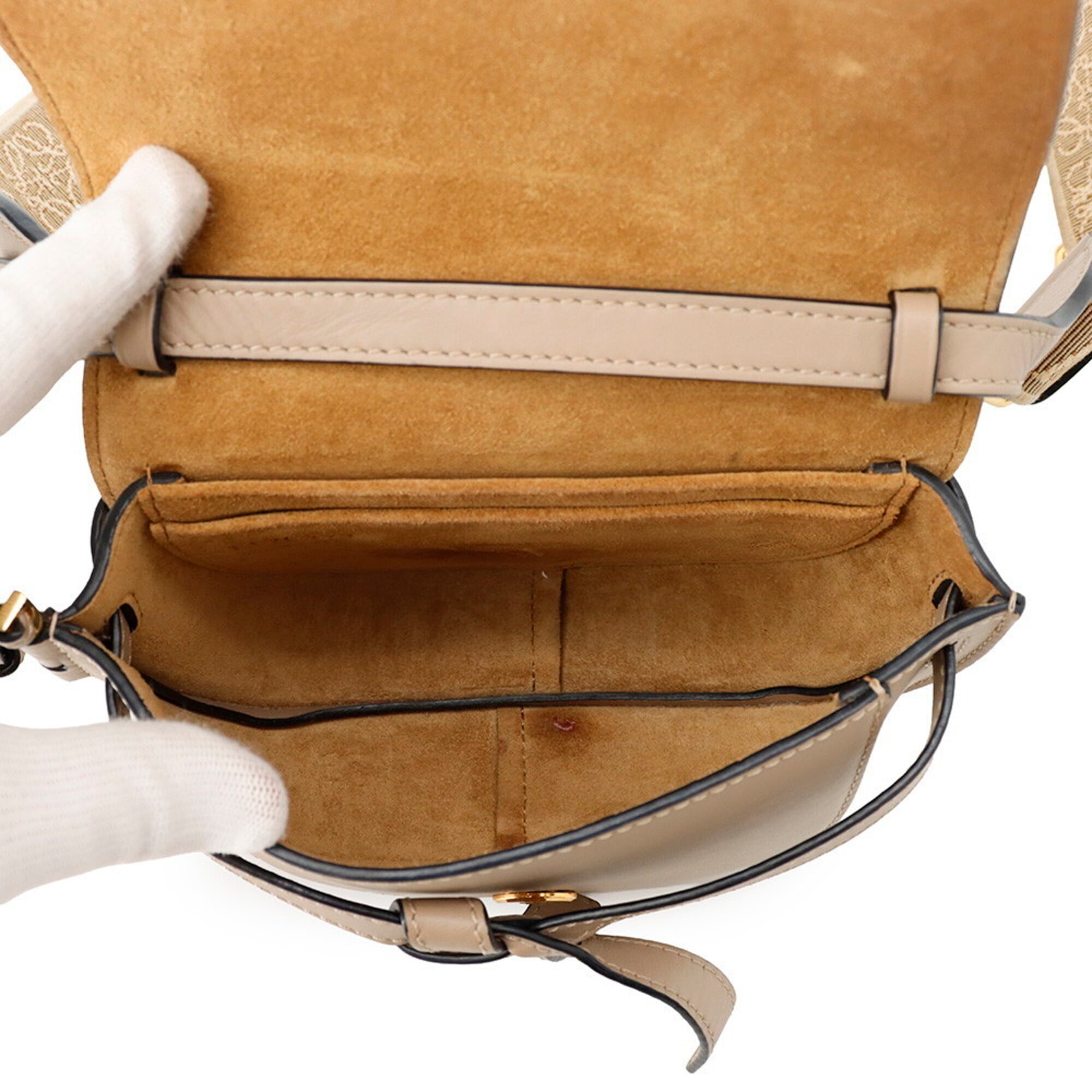 Loewe Sand Leather Shoulder Bag (Pre-Owned)