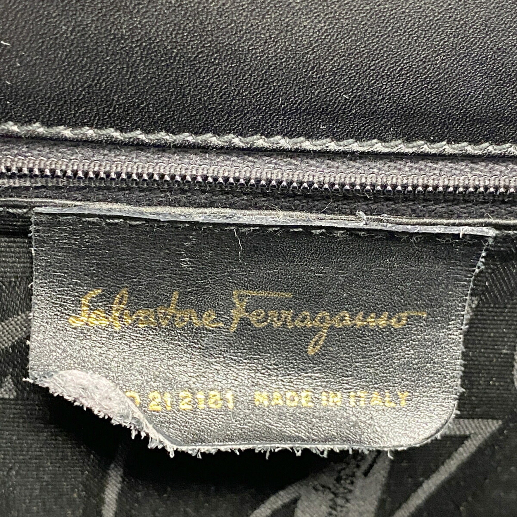 Salvatore Ferragamo Black Leather Handbag (Pre-Owned)