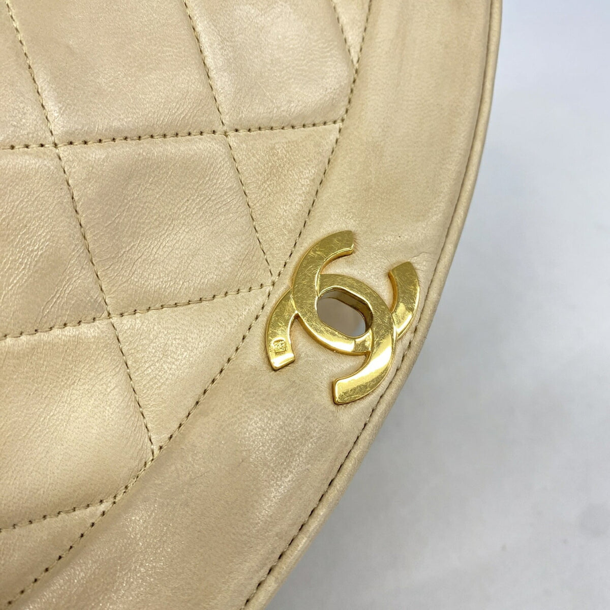 Chanel Beige Leather Shoulder Bag (Pre-Owned)