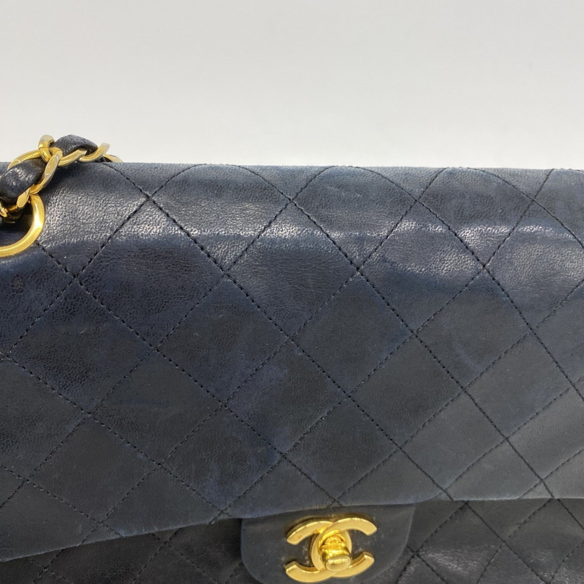 Chanel Black Leather Shoulder Bag (Pre-Owned)