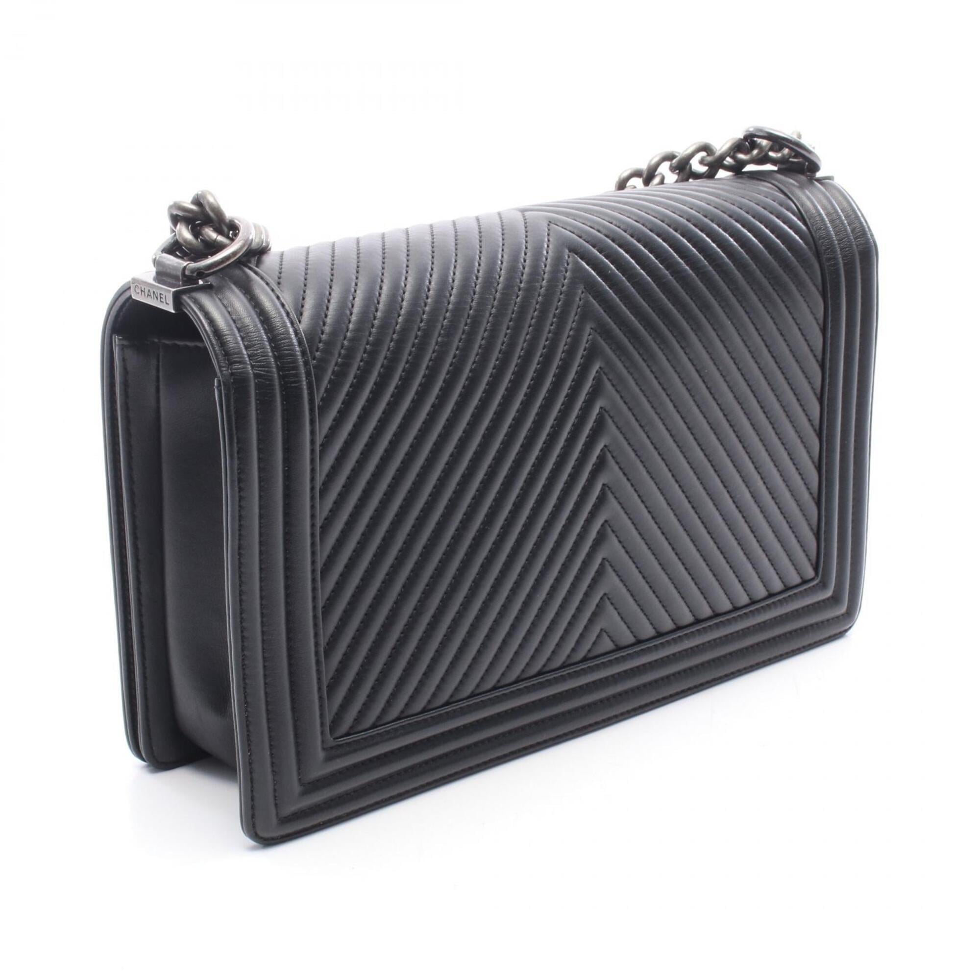 Chanel Black Leather Handbag Shoulder Bag (Pre-Owned)