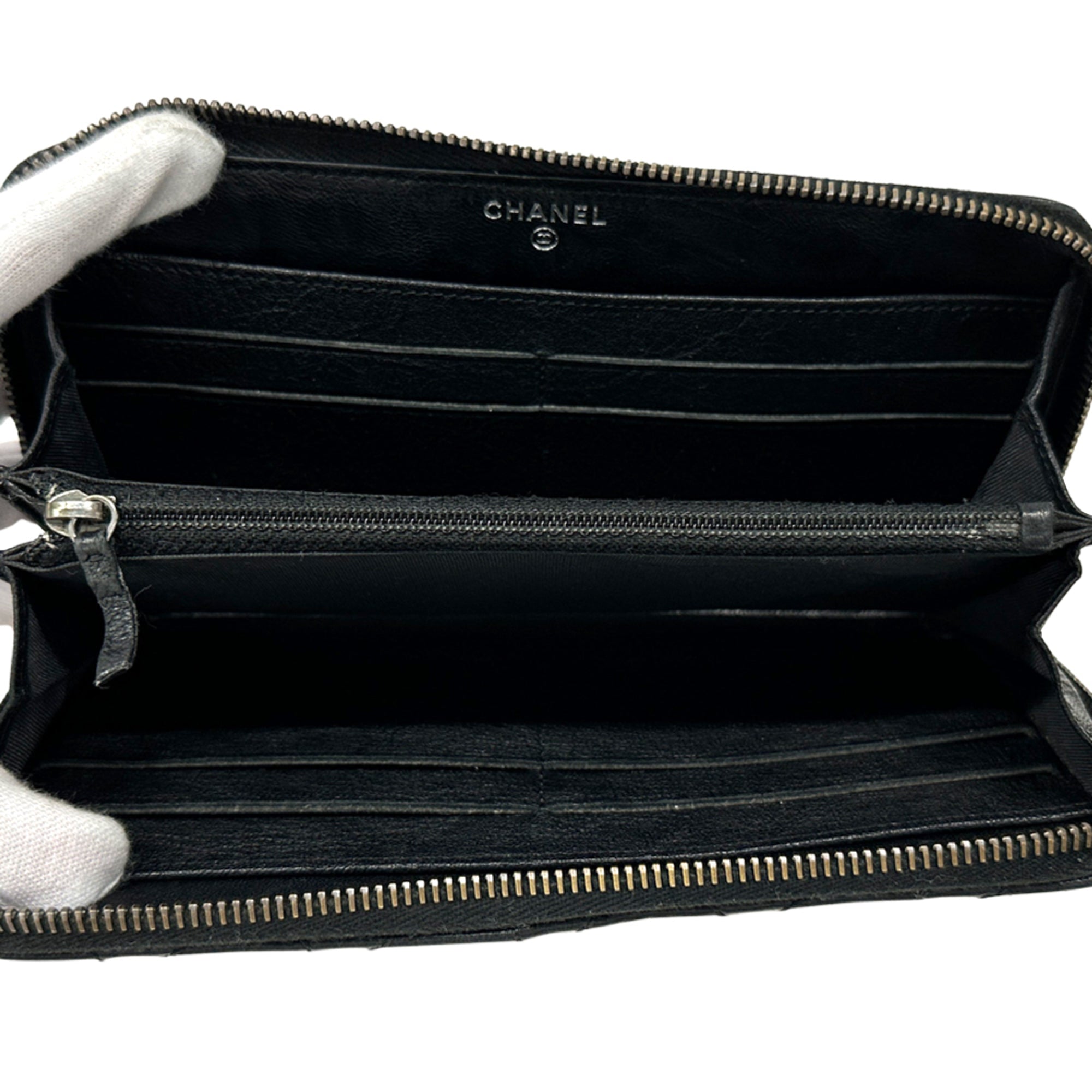 Chanel Black Leather (Pre-Owned)