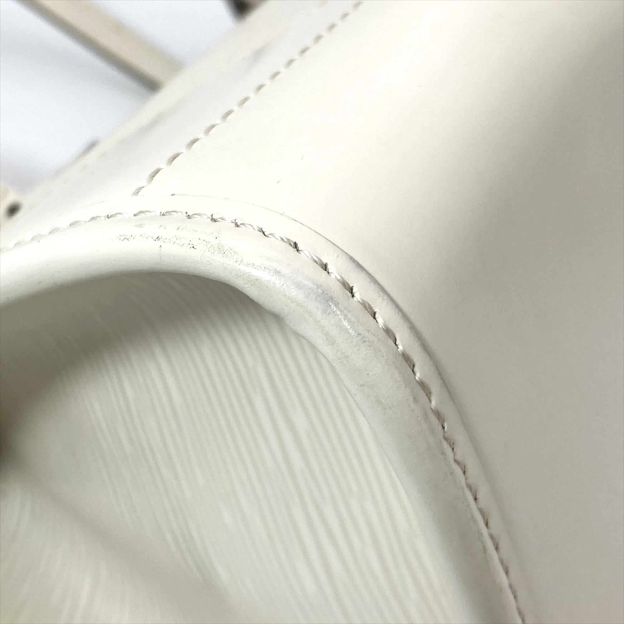 Louis Vuitton Beige Lv Off White Epi Leather Shoulder Bag (Pre-Owned)