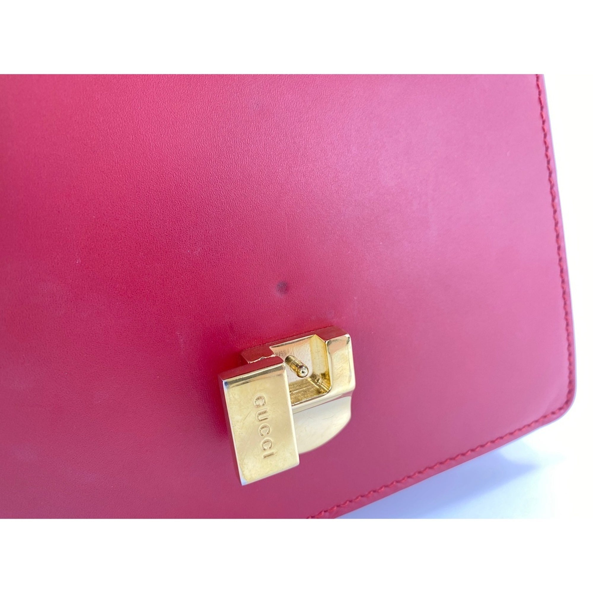 Gucci Red Color Handbag (Pre-Owned)