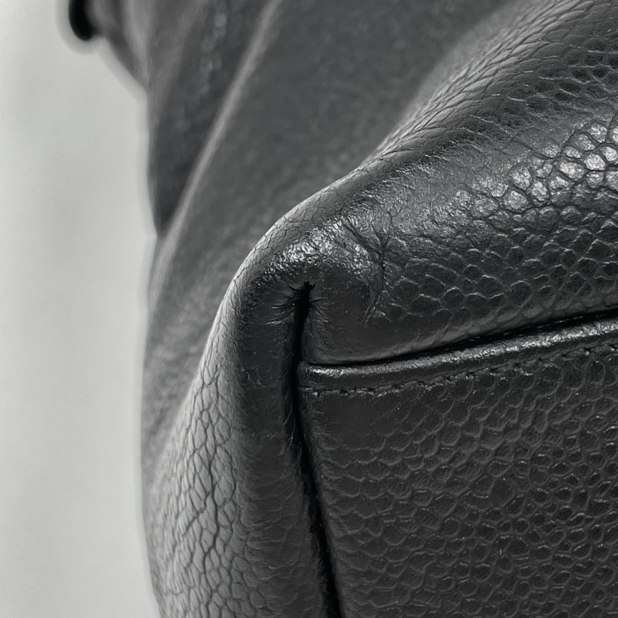 Chanel Black Grained Calfskin Shoulder Bag (Pre-Owned)