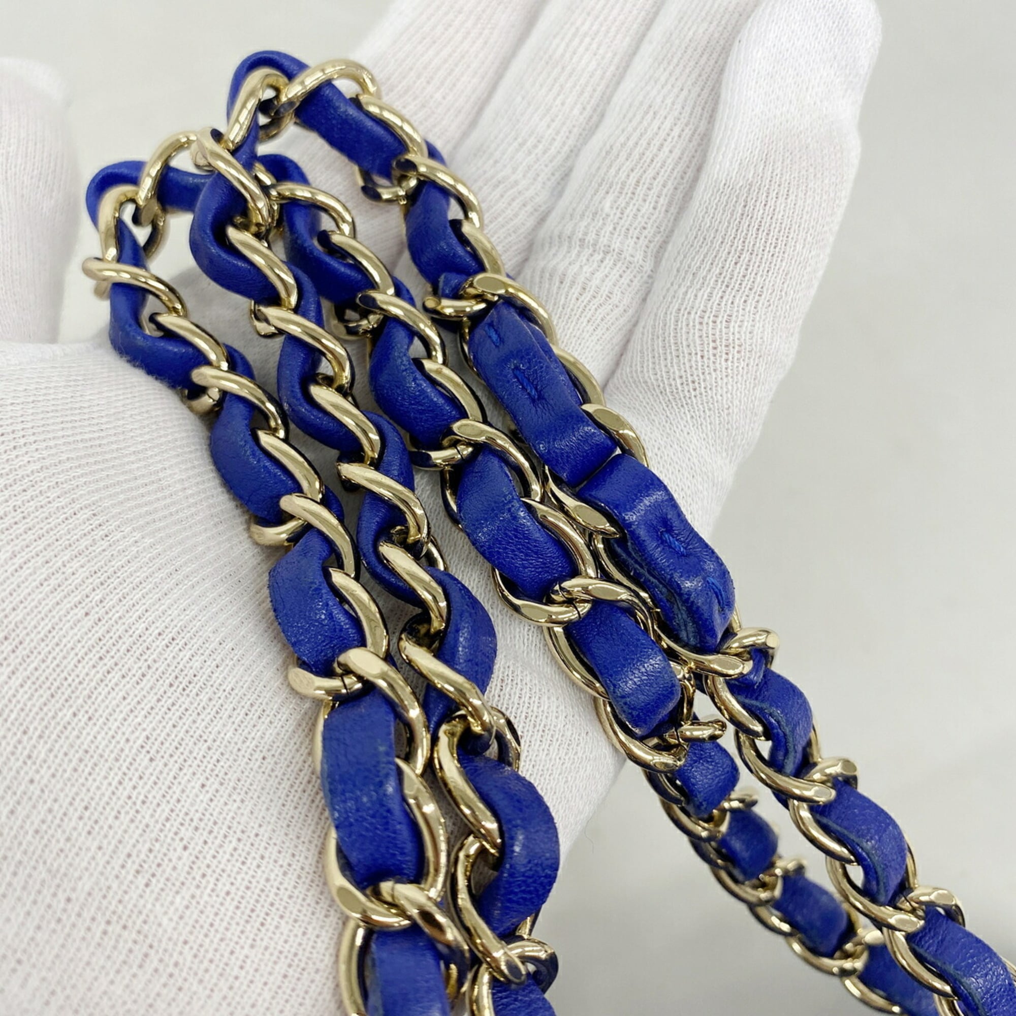 Chanel Blue Leather Shoulder Bag (Pre-Owned)