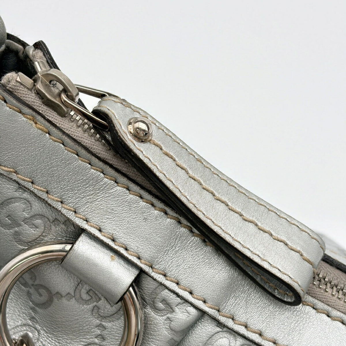 Gucci Metallic Silver Leather Shoulder Bag (Pre-Owned)