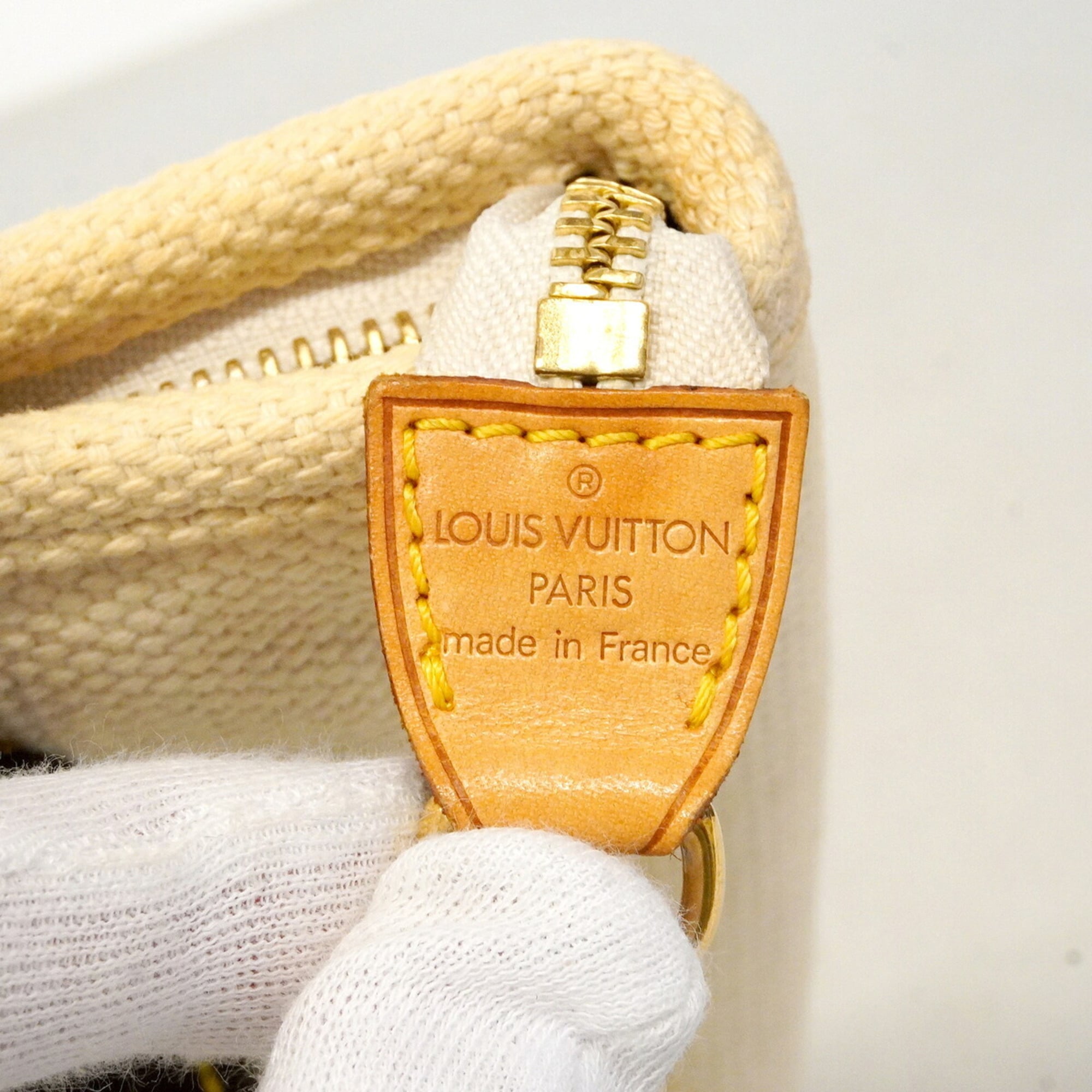 Louis Vuitton Ecru Handbag (Pre-Owned)
