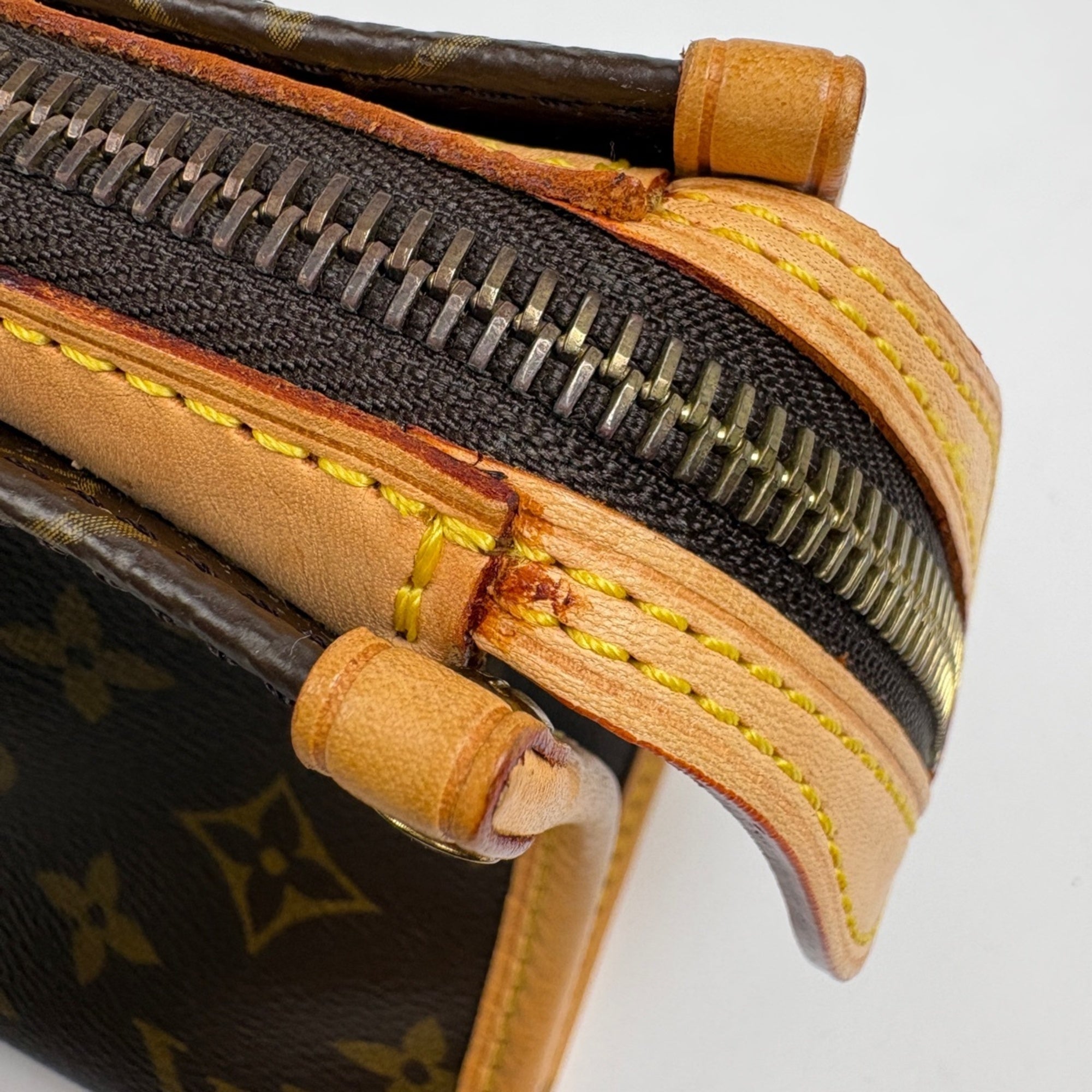 Louis Vuitton Brown Monogram Handbag (Pre-Owned)