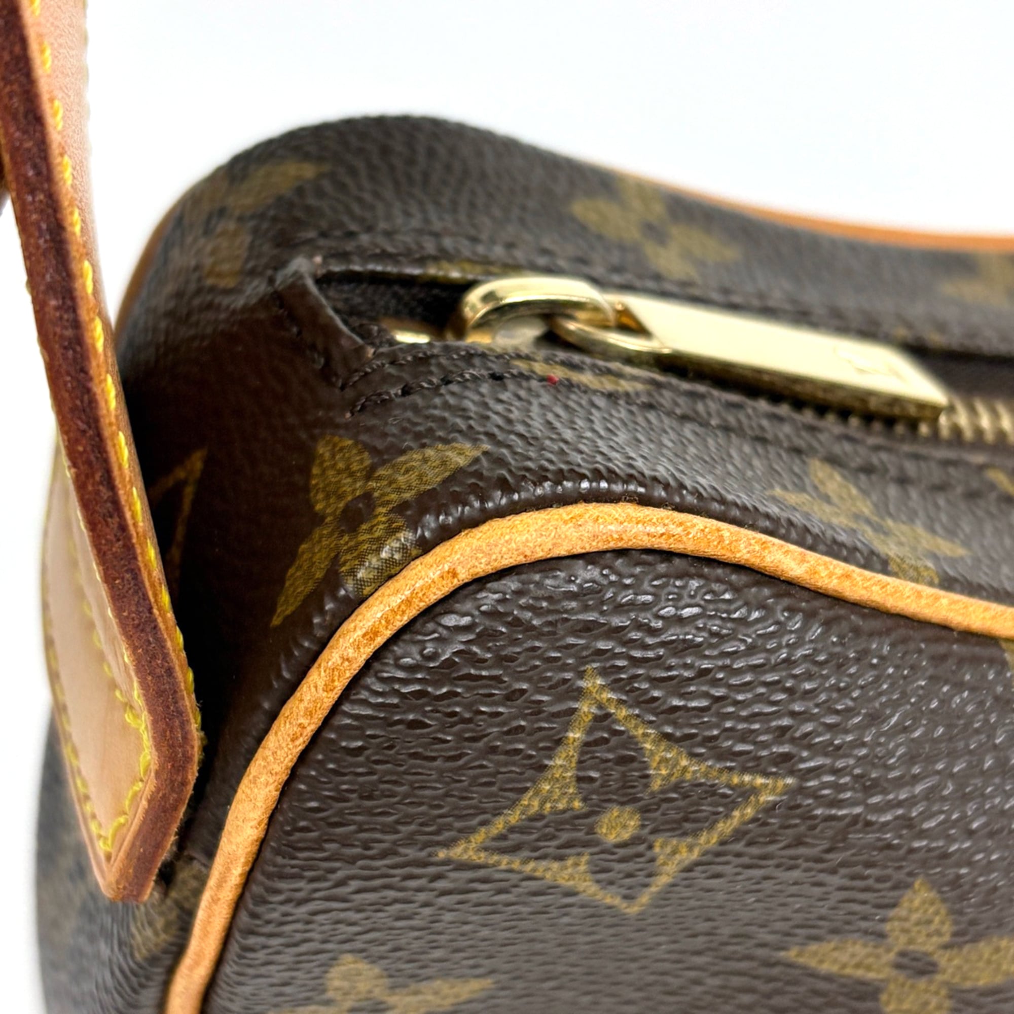 Louis Vuitton Brown Monogram Monogram Shoulder Bag (Pre-Owned)