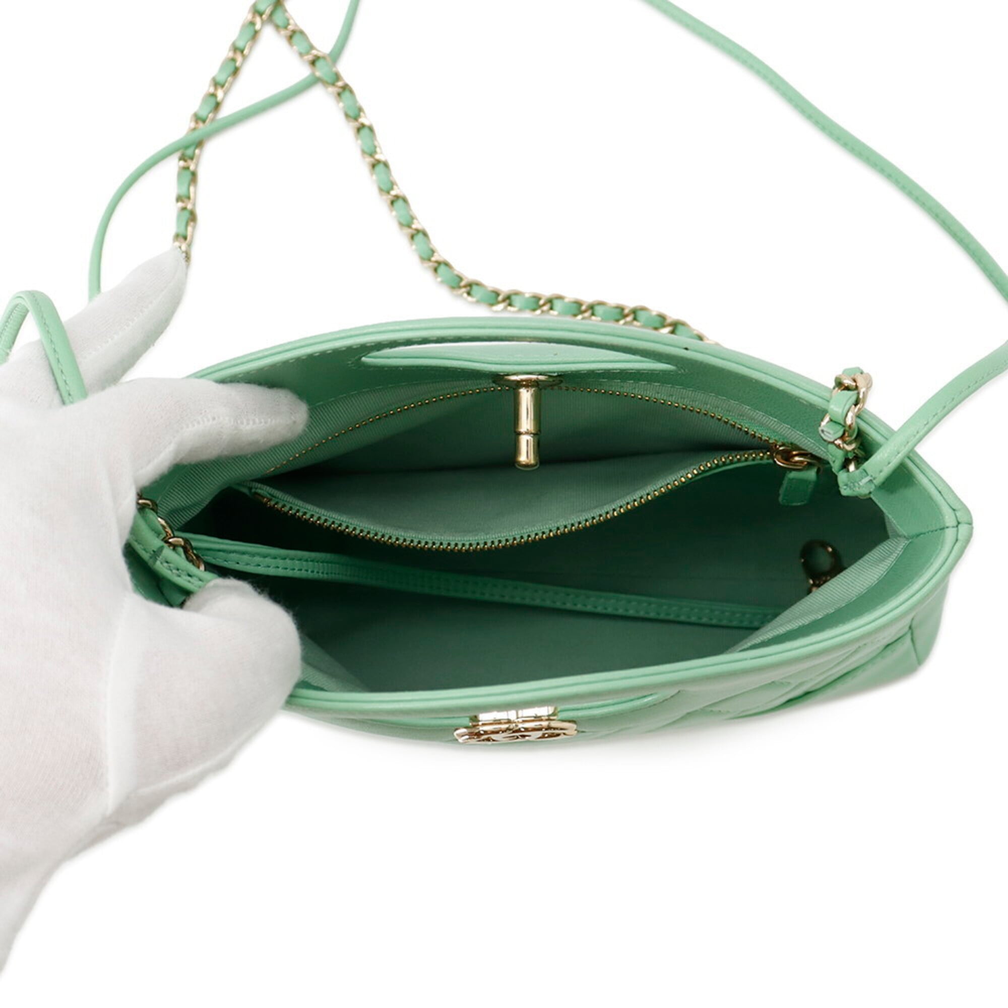 Chanel Matelasse Light Green Leather Handbag Shoulder Bag (Pre-Owned)