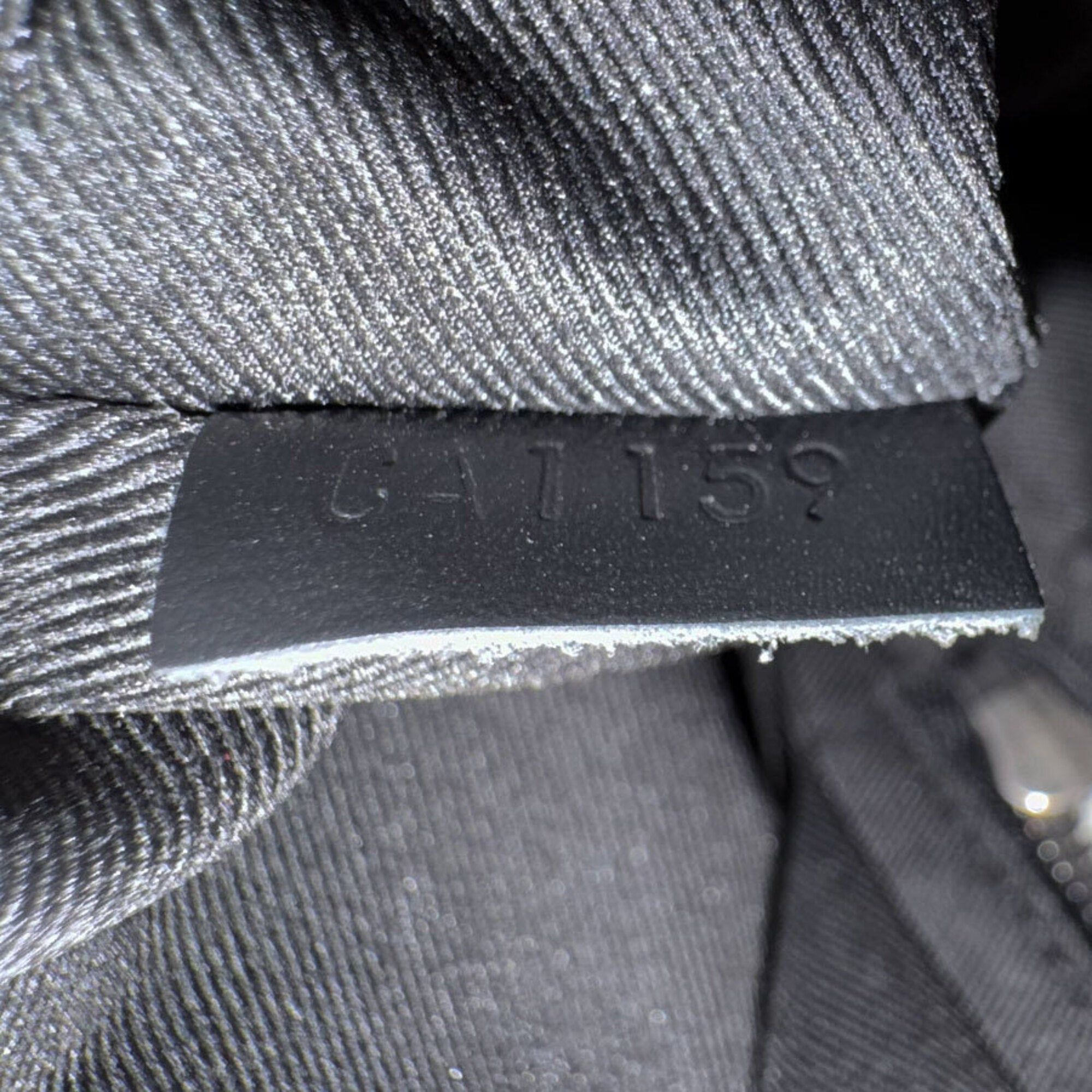 Louis Vuitton Black Leather Shoulder Bag (Pre-Owned)