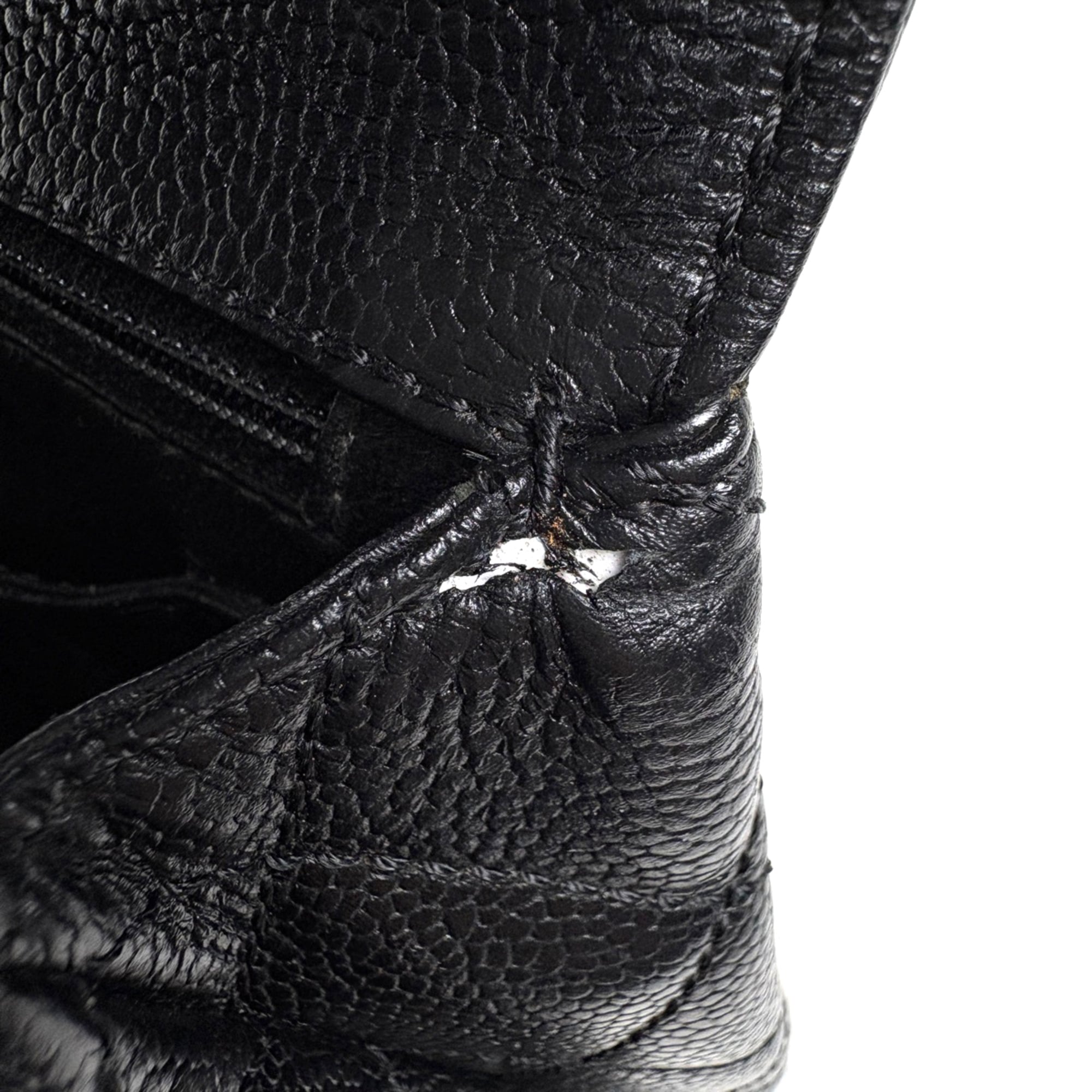 Chanel Matelasse Black Grained Calfskin Handbag (Pre-Owned)