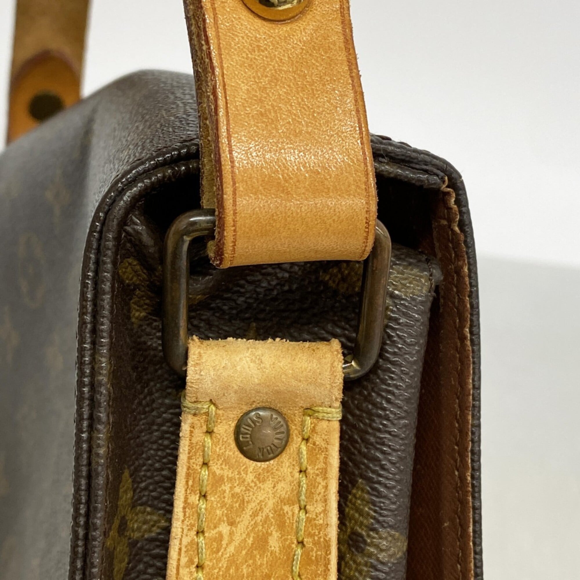 Louis Vuitton Brown Shoulder Bag (Pre-Owned)