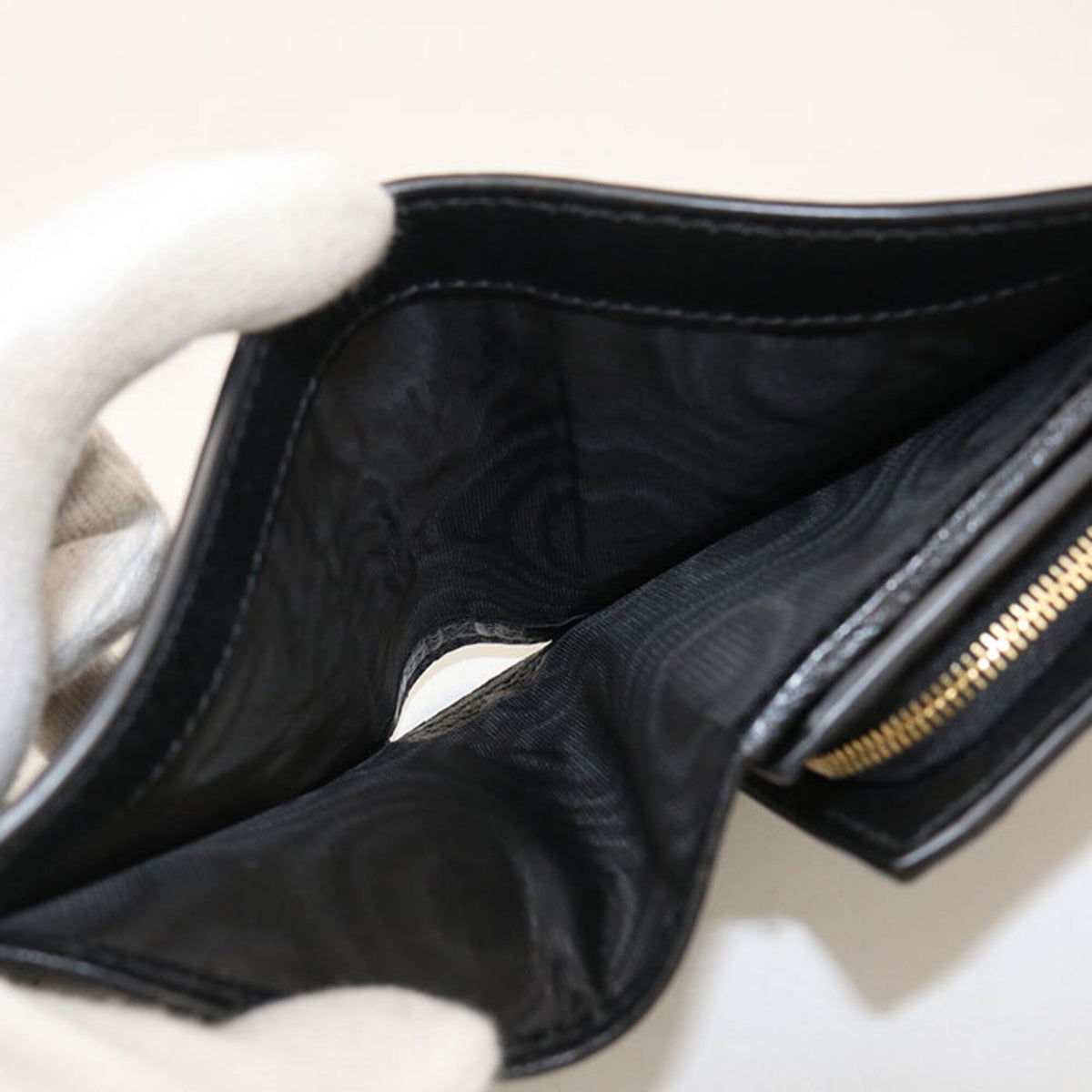 Gucci Black Leather Wallet (Bi-Fold) (Pre-Owned)