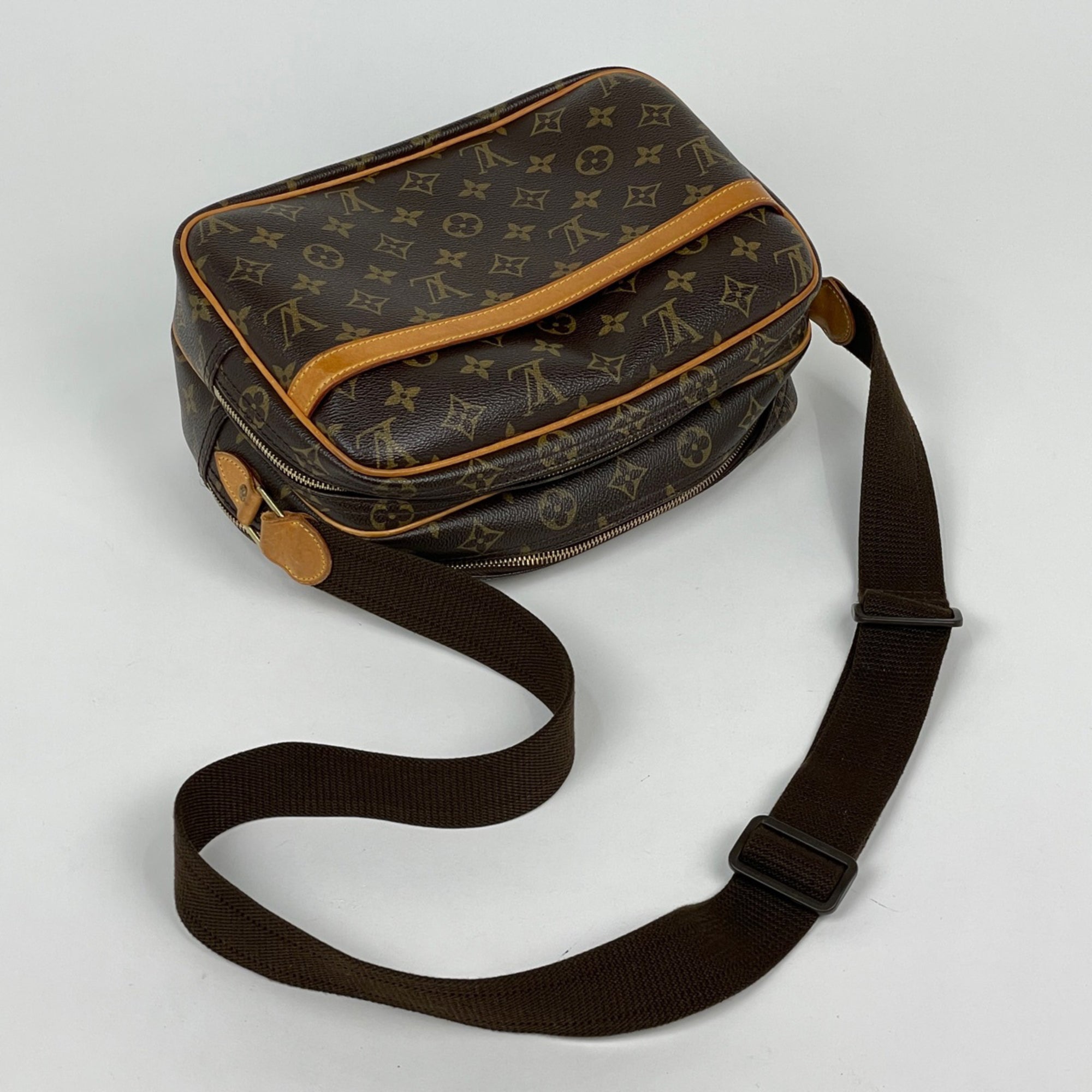Louis Vuitton Brown Monogram Shoulder Bag (Pre-Owned)