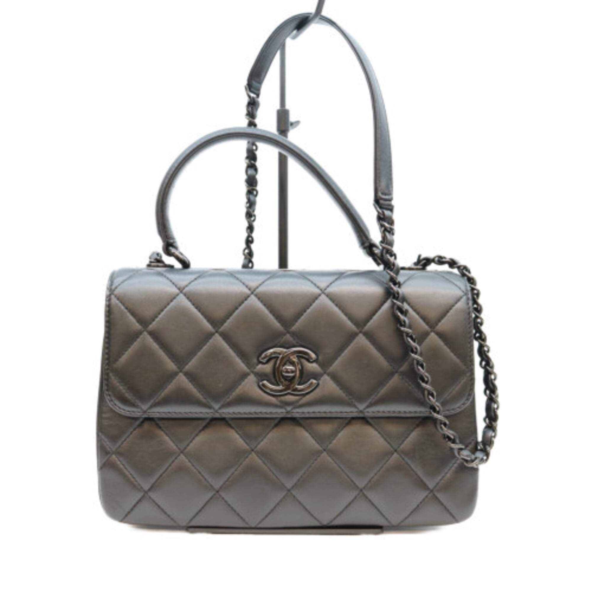Chanel Black Leather Shoulder Bag (Pre-Owned)