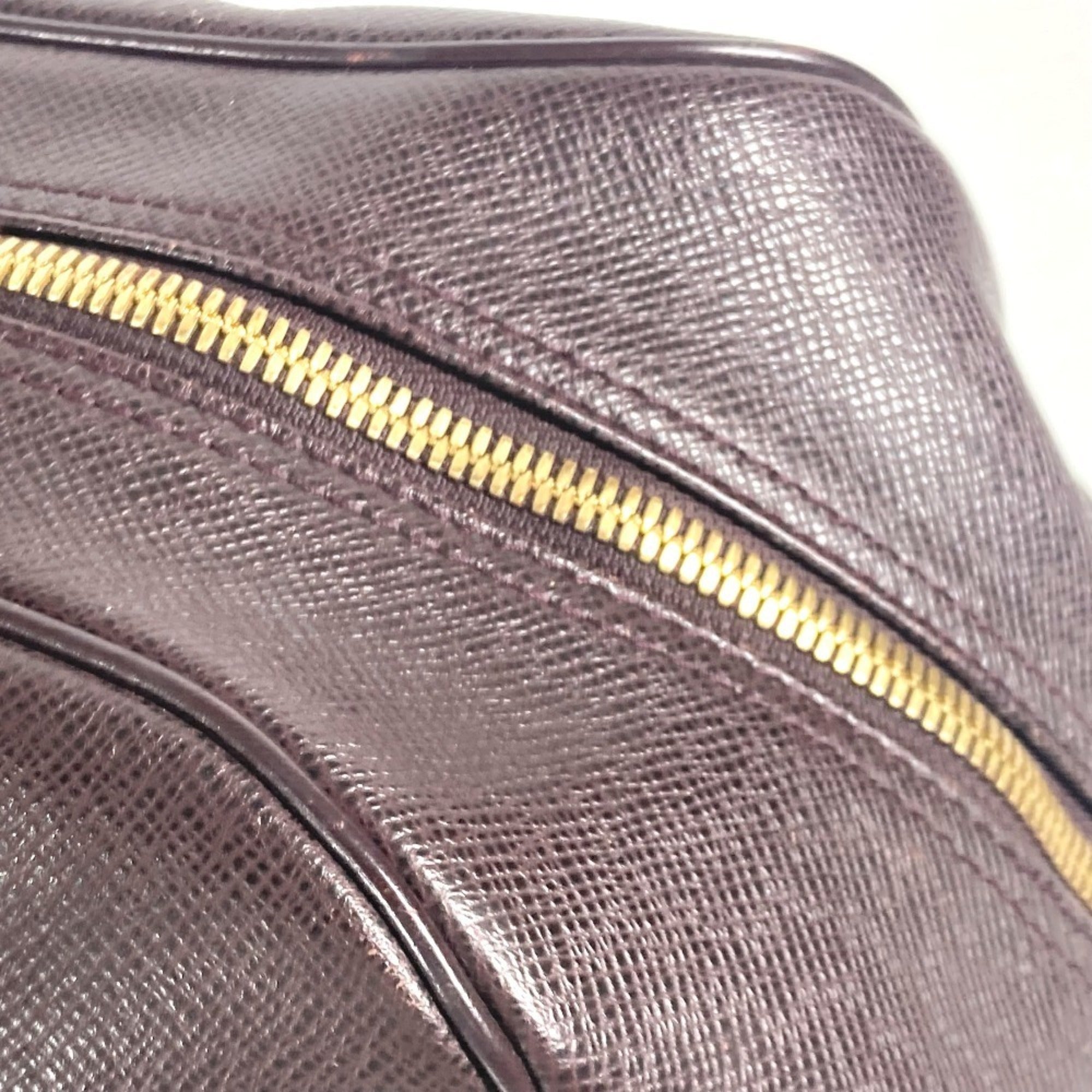 Louis Vuitton Acajou Taiga Leather Boston Bag Handbag (Pre-Owned)