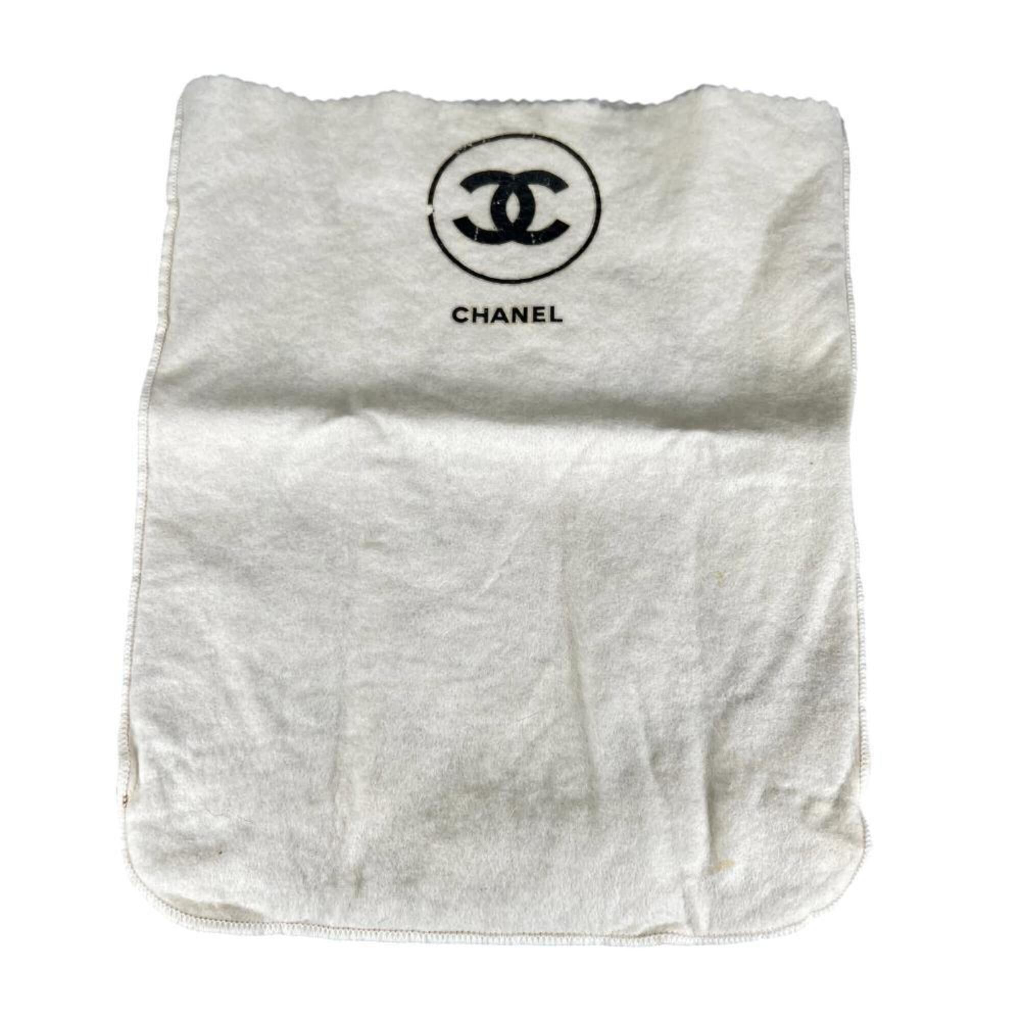 Chanel Black Leather Shoulder Bag (Pre-Owned)