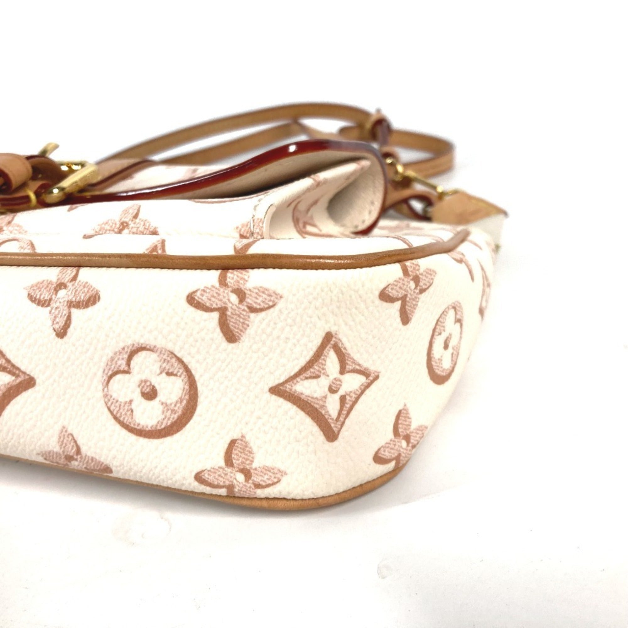 Louis Vuitton Beige Monogram Pochette Shoulder Bag (Pre-Owned)