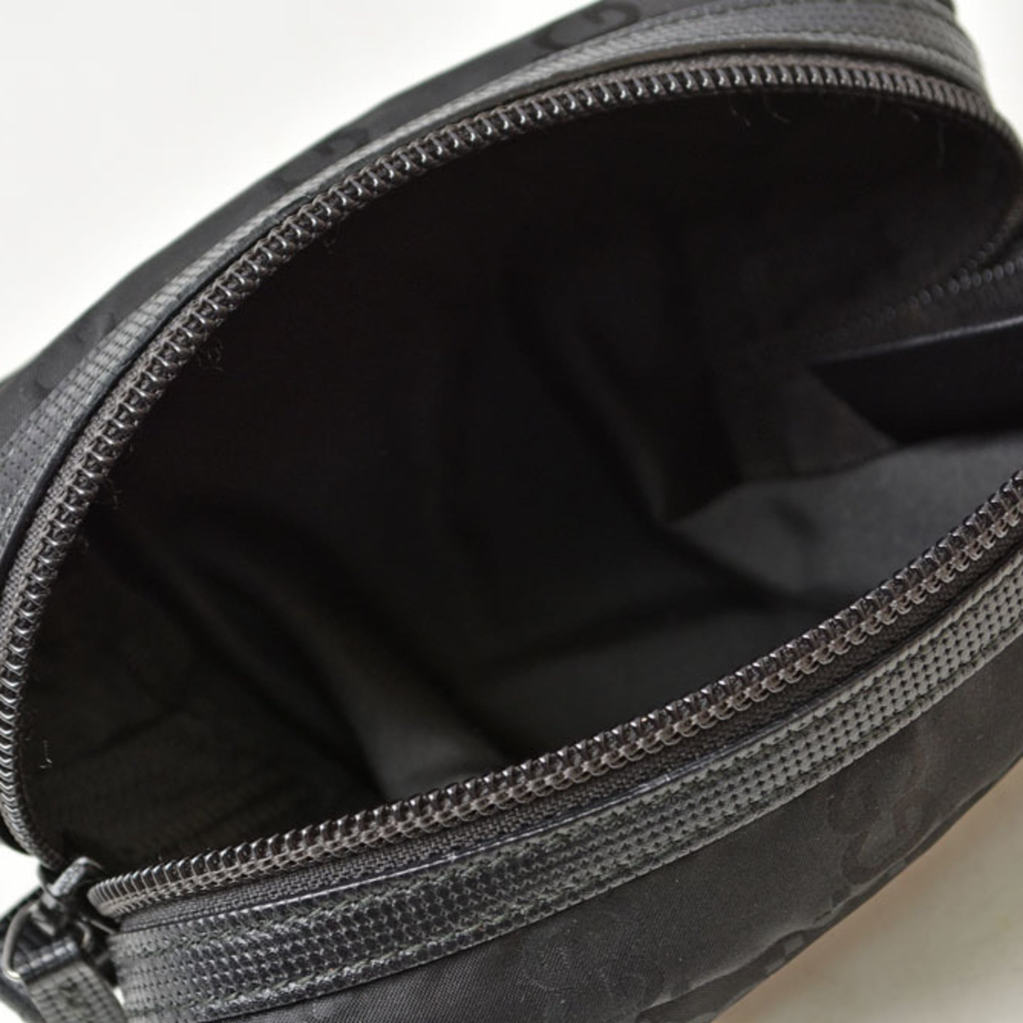 Gucci Black Nylon Pouch (Pre-Owned)