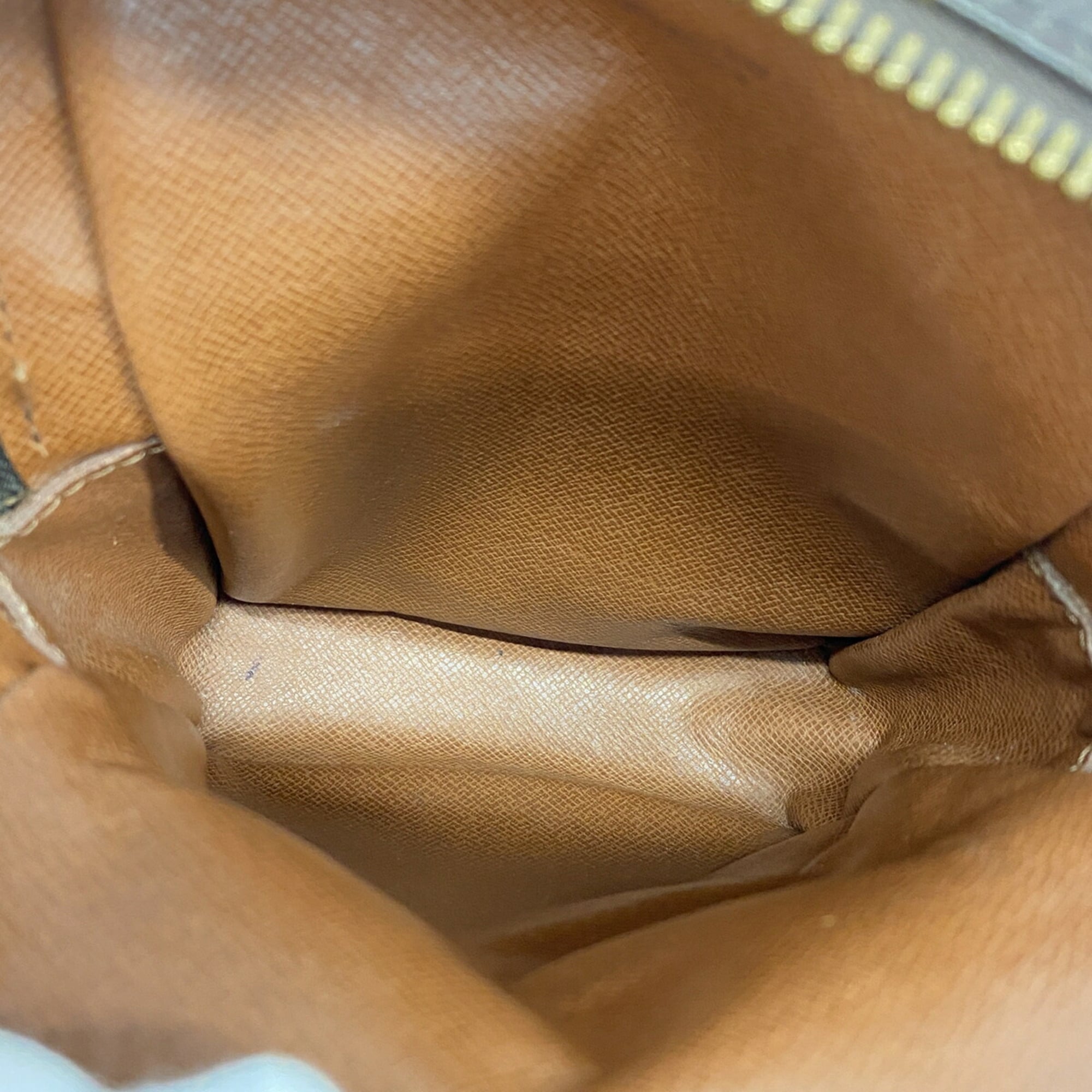 Louis Vuitton Brown Shoulder Bag (Pre-Owned)