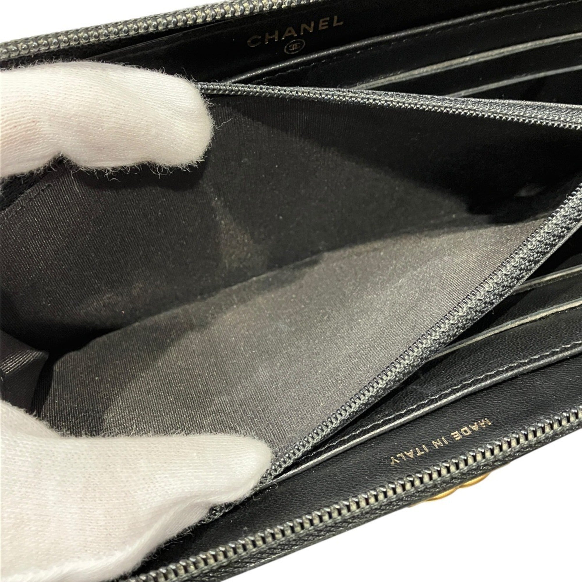 Chanel Black Leather Long Wallet (Bi-Fold) (Pre-Owned)