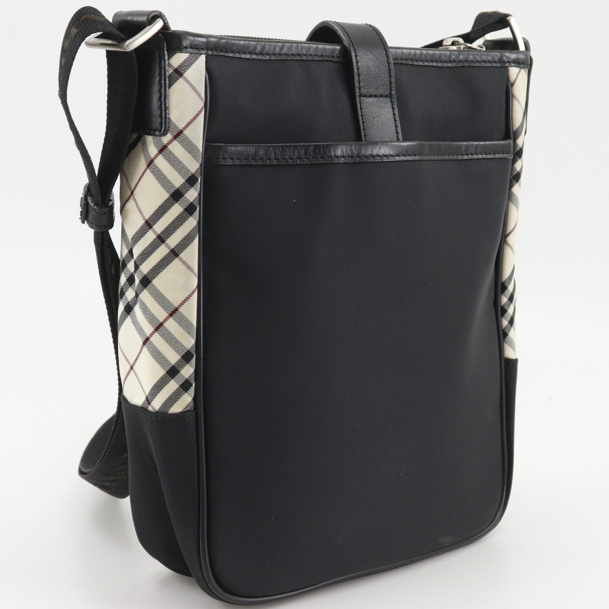 Burberry Black Label Black Nylon Shoulder Bag (Pre-Owned)
