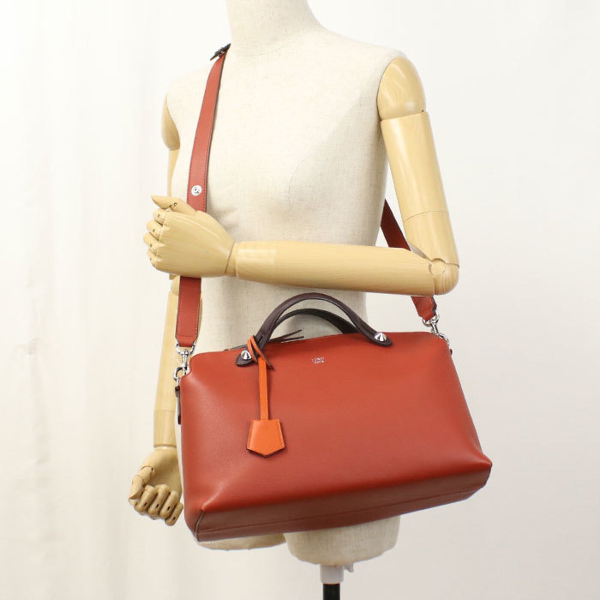 Fendi Red Color Leather Handbag (Pre-Owned)