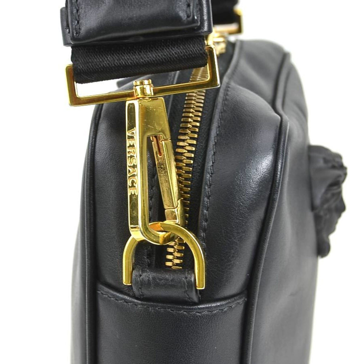 Versace Black Leather Shoulder Bag (Pre-Owned)