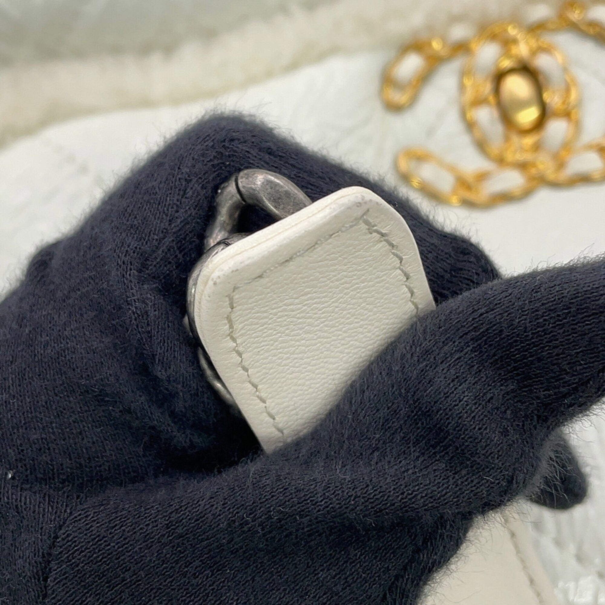 Chanel White Handbag Shoulder Bag (Pre-Owned)