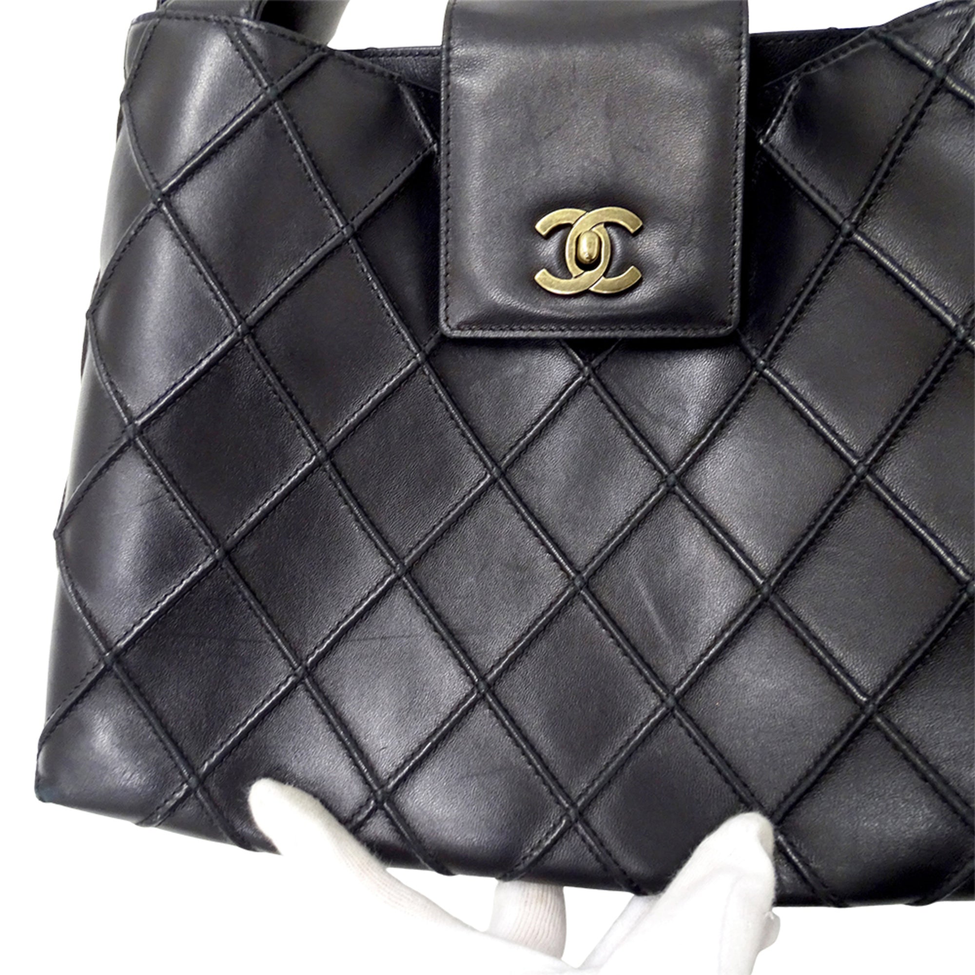 Chanel Black Leather Handbag Shoulder Bag (Pre-Owned)