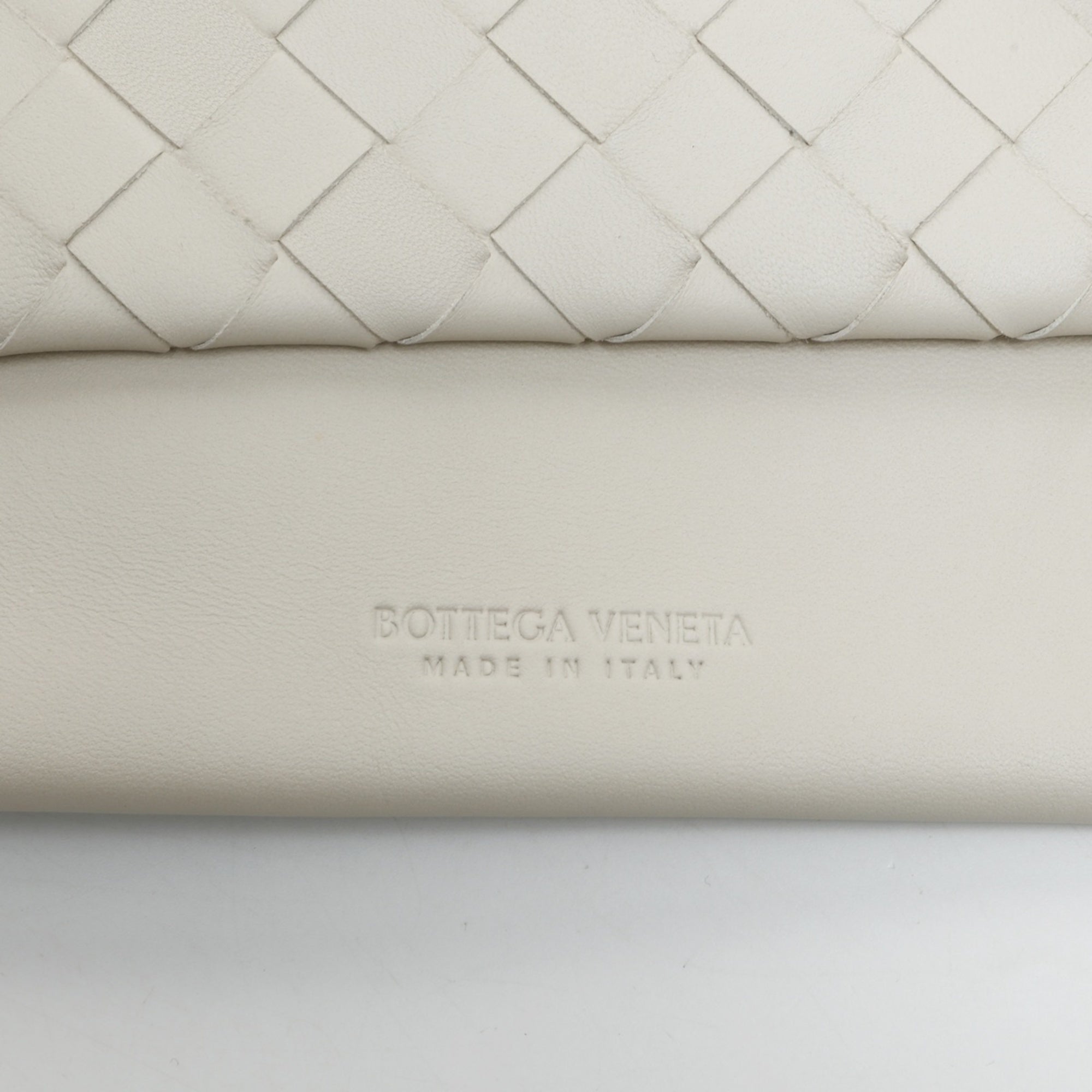 Bottega Veneta White Leather Shoulder Bag (Pre-Owned)