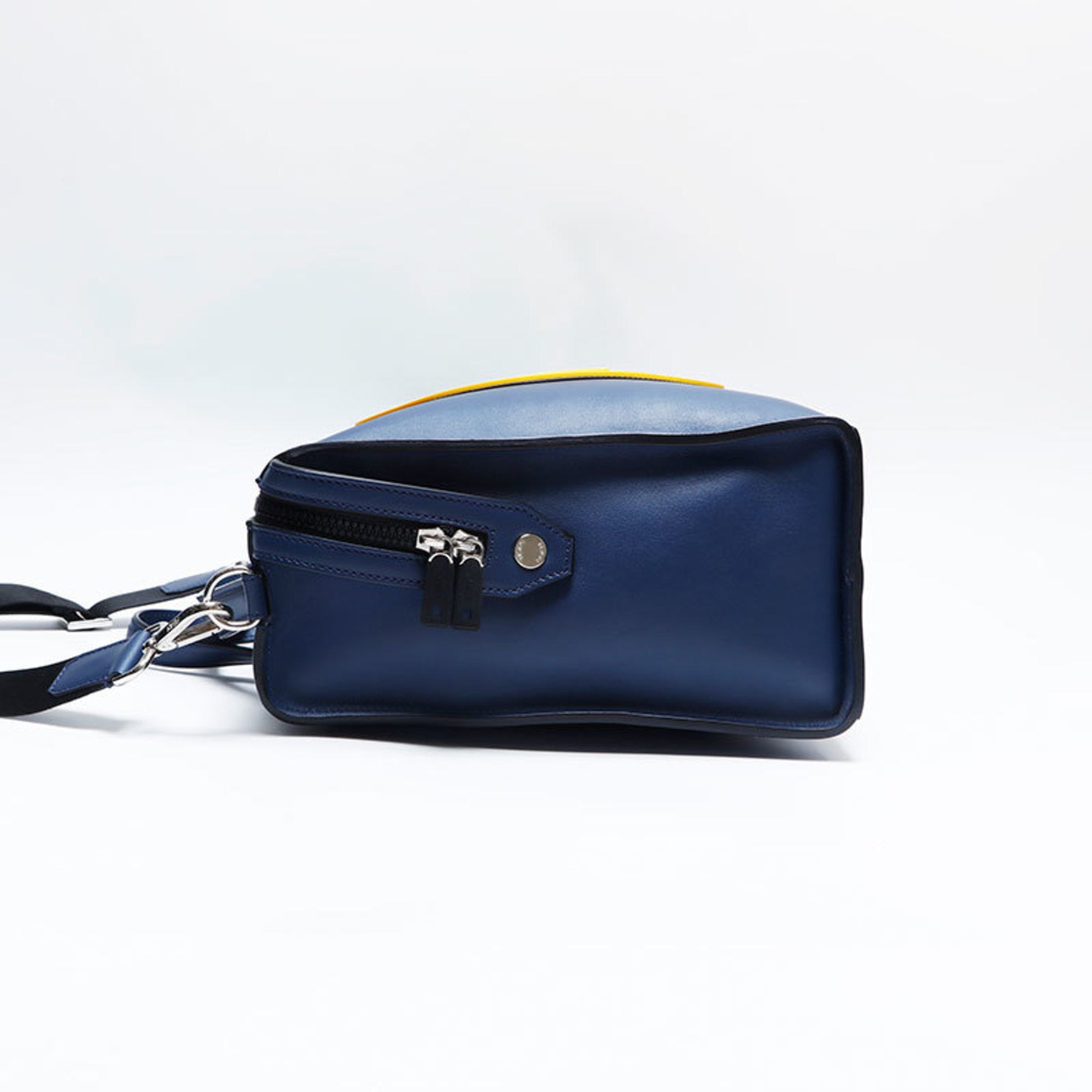 Fendi Navy Shoulder Bag (Pre-Owned)