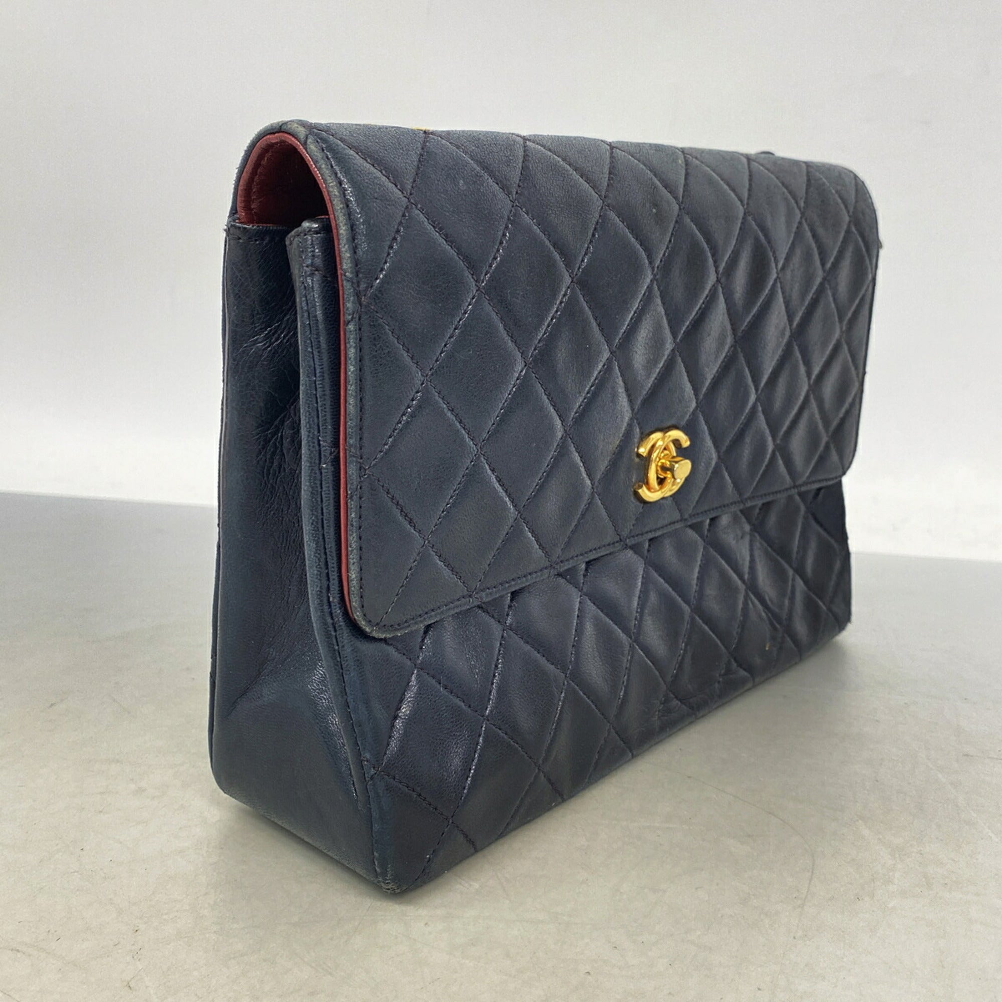 Chanel Black Leather Shoulder Bag (Pre-Owned)