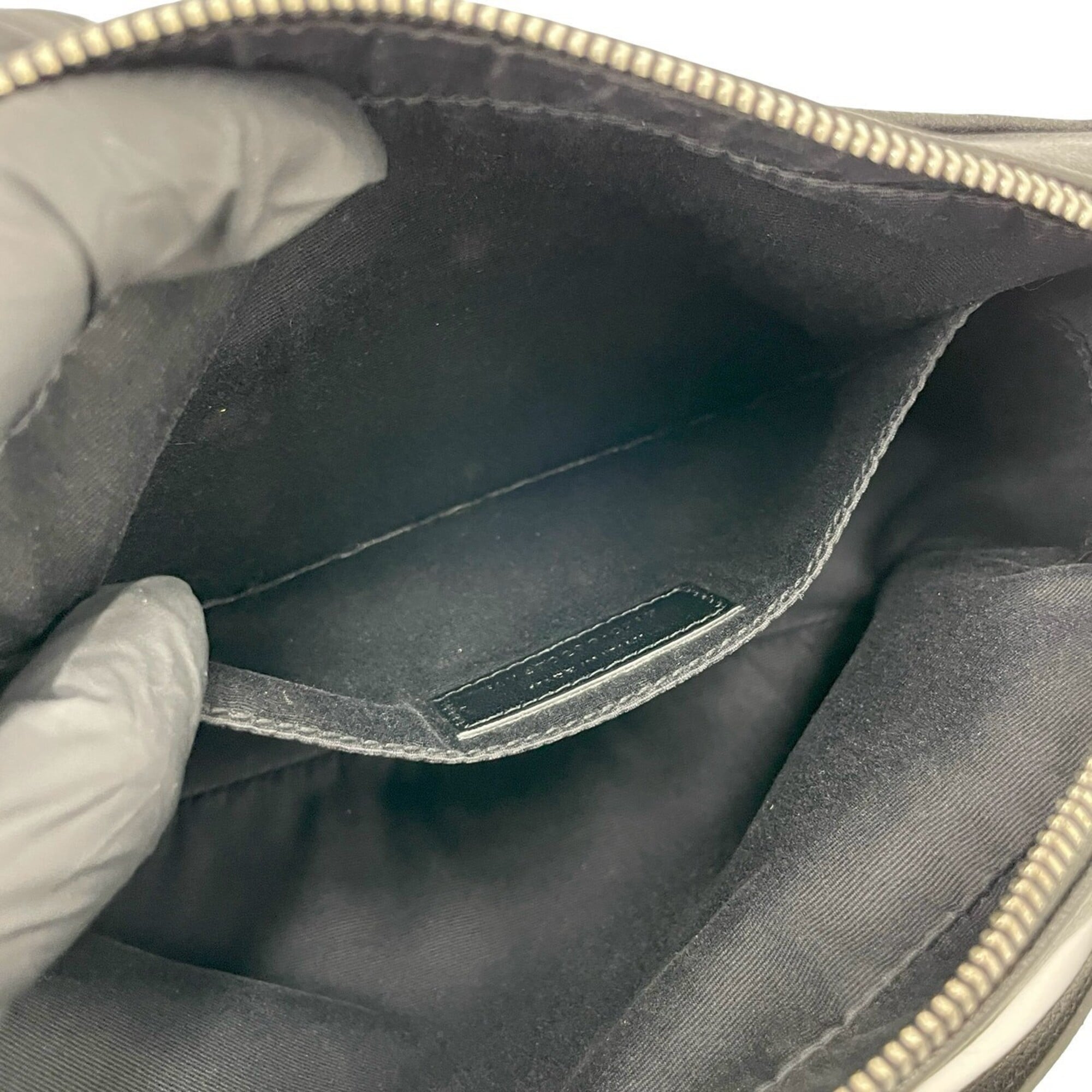 Saint Laurent Black Leather Pochette Shoulder Bag (Pre-Owned)