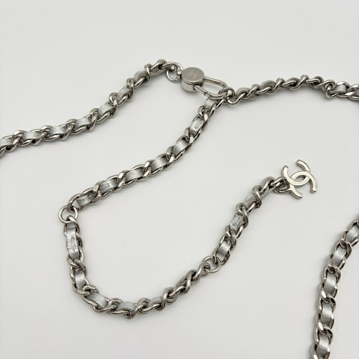 Chanel Matelasse Silver Leather Shoulder Bag (Pre-Owned)