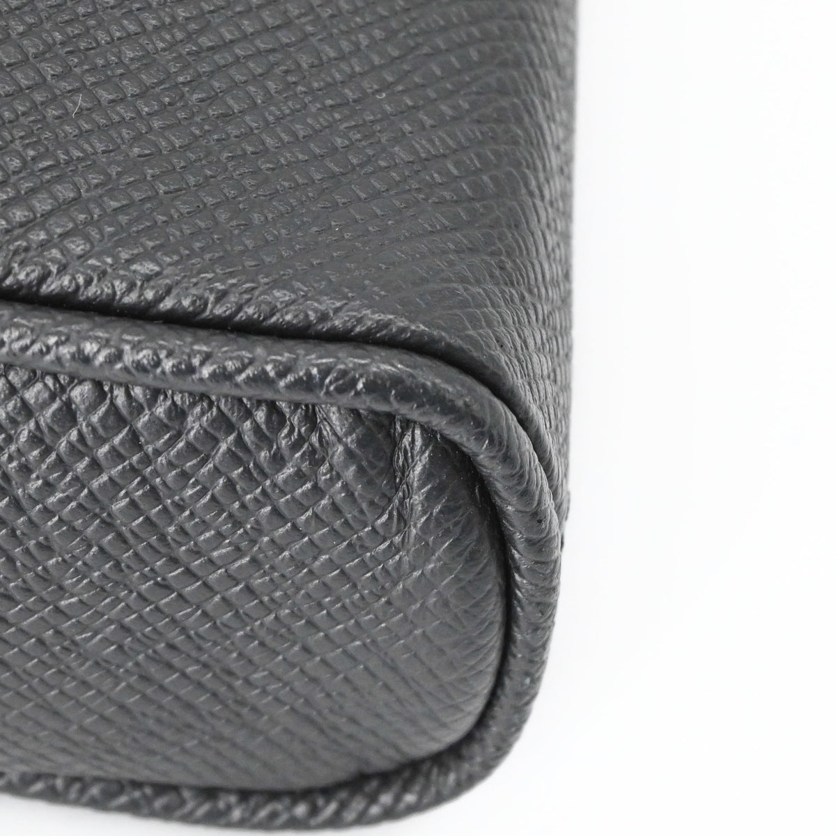 Louis Vuitton Black Taiga Leather Shoulder Bag (Pre-Owned)