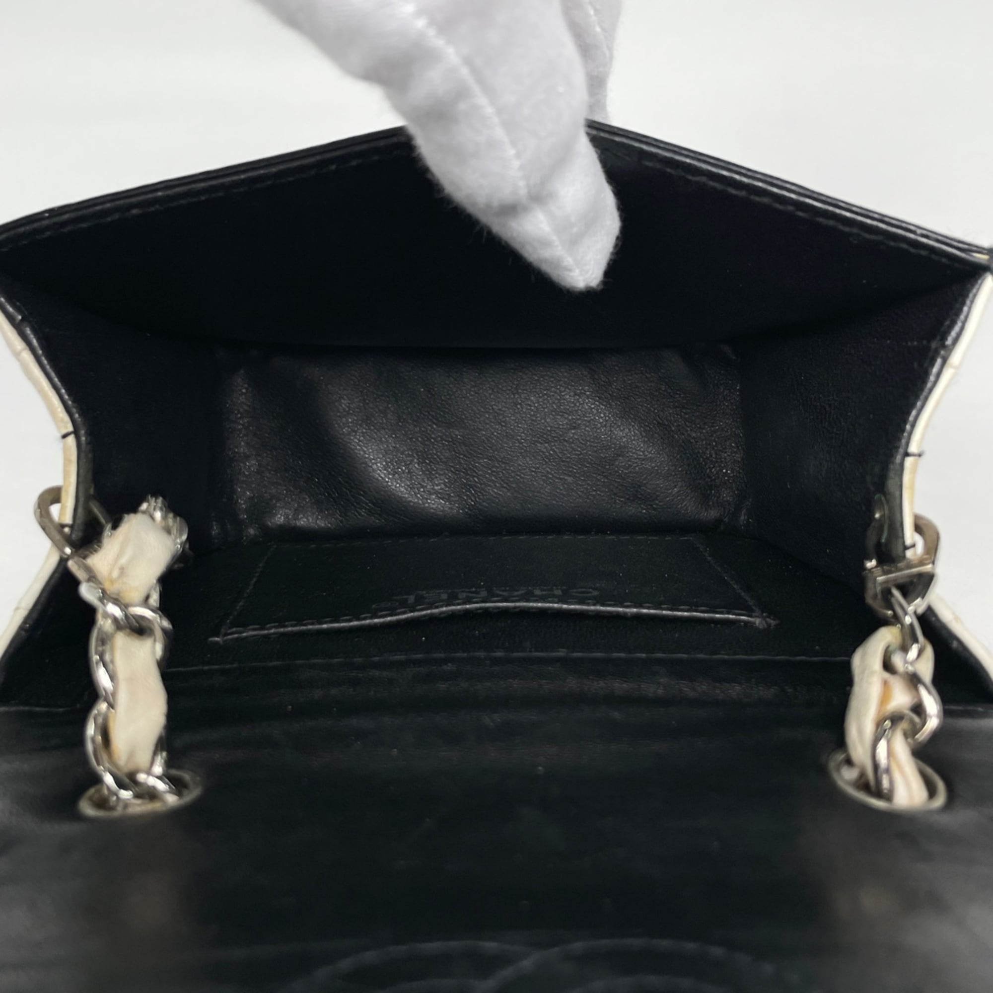 Chanel Chocolate Bar Black Ivory Patent Leather Shoulder Bag (Pre-Owned)