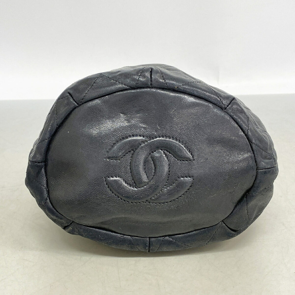 Chanel Black Leather Shoulder Bag (Pre-Owned)